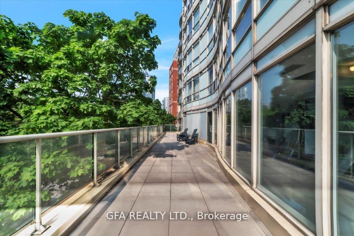 #318 - 550 Queens Quay Property Photo 28