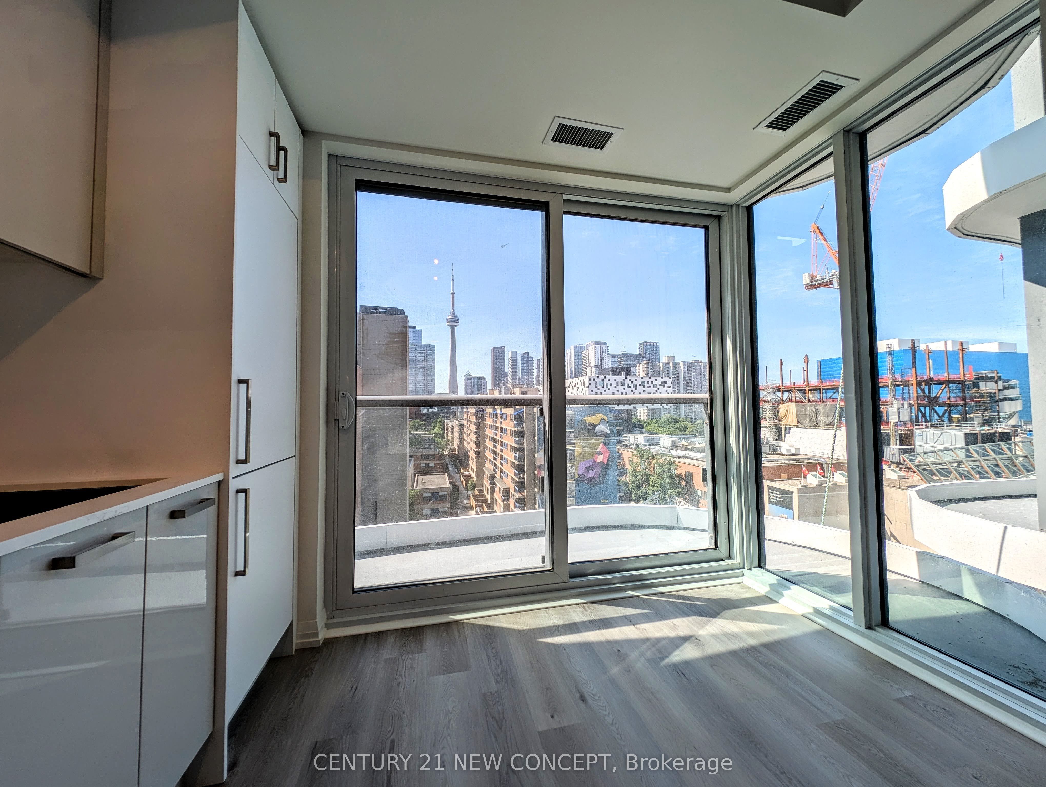 280 Dundas Street W 709 Property Photo 3