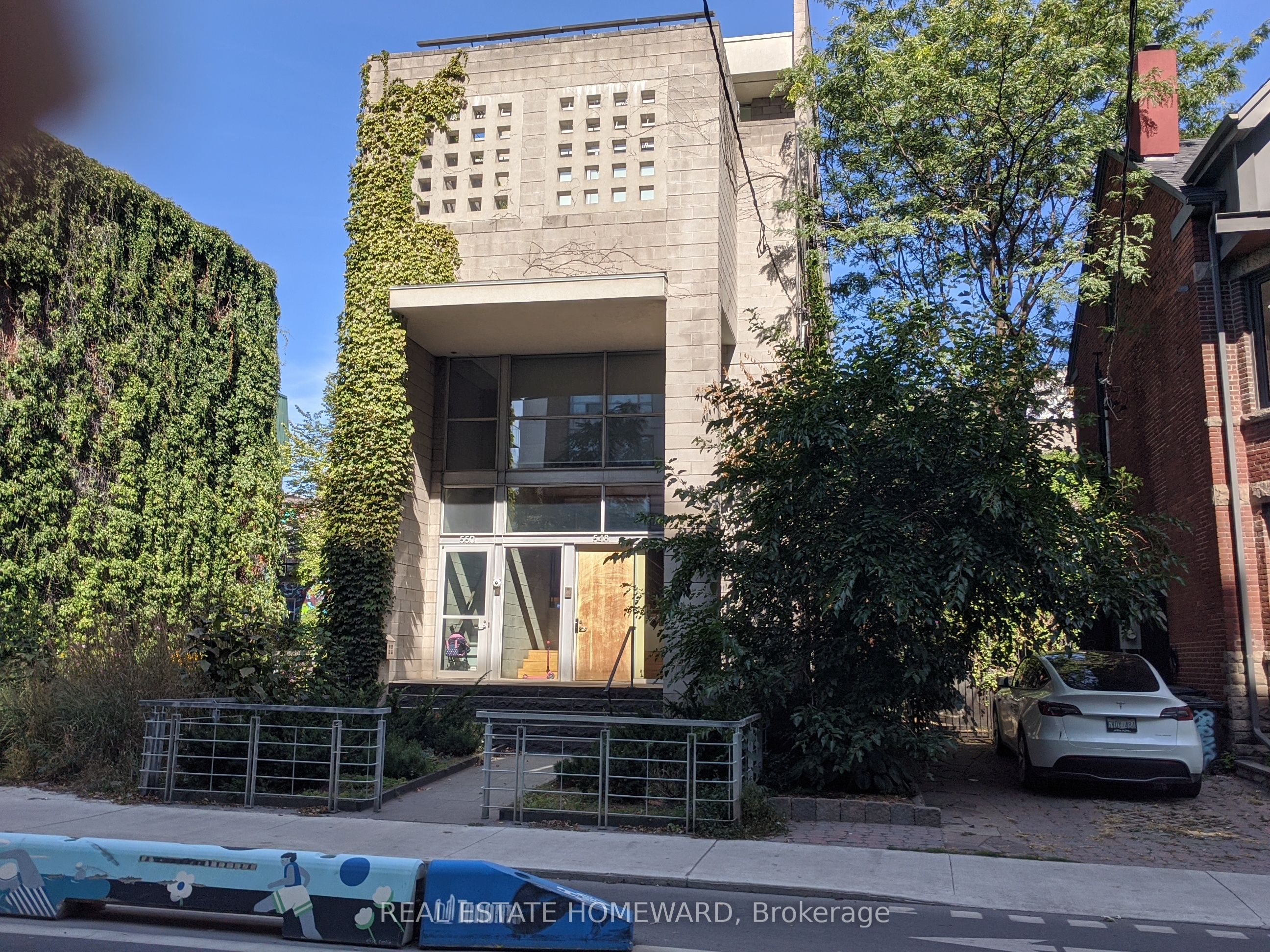 548 Richmond Street W Main Property Photo 2