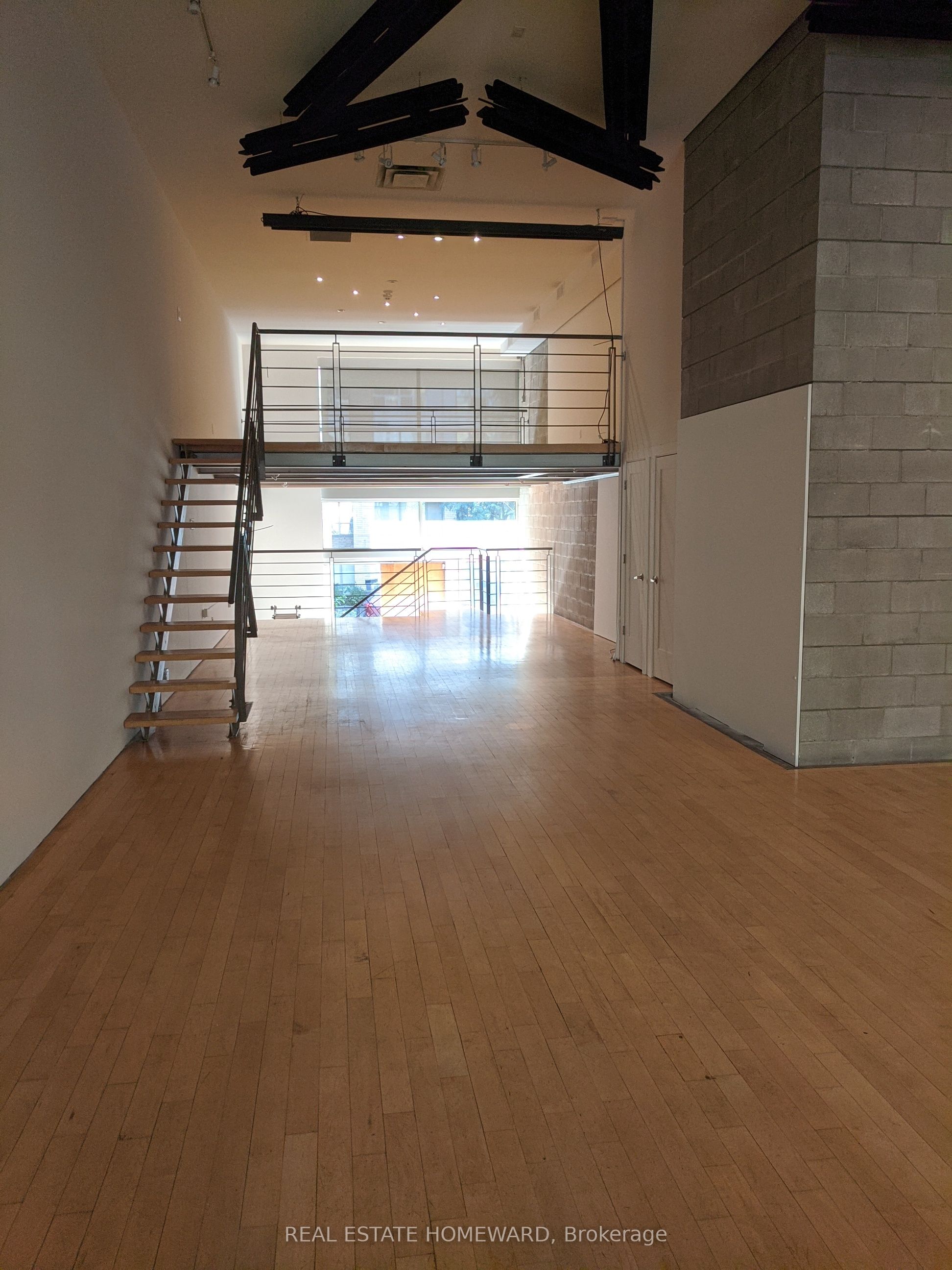 548 Richmond Street W Main Property Photo 3