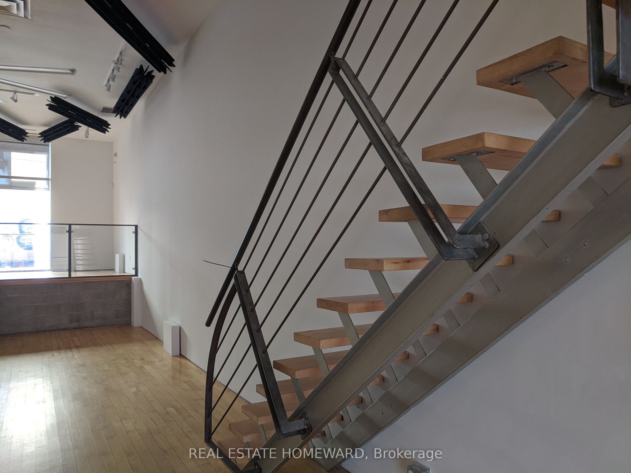 548 Richmond Street W Main Property Photo 6