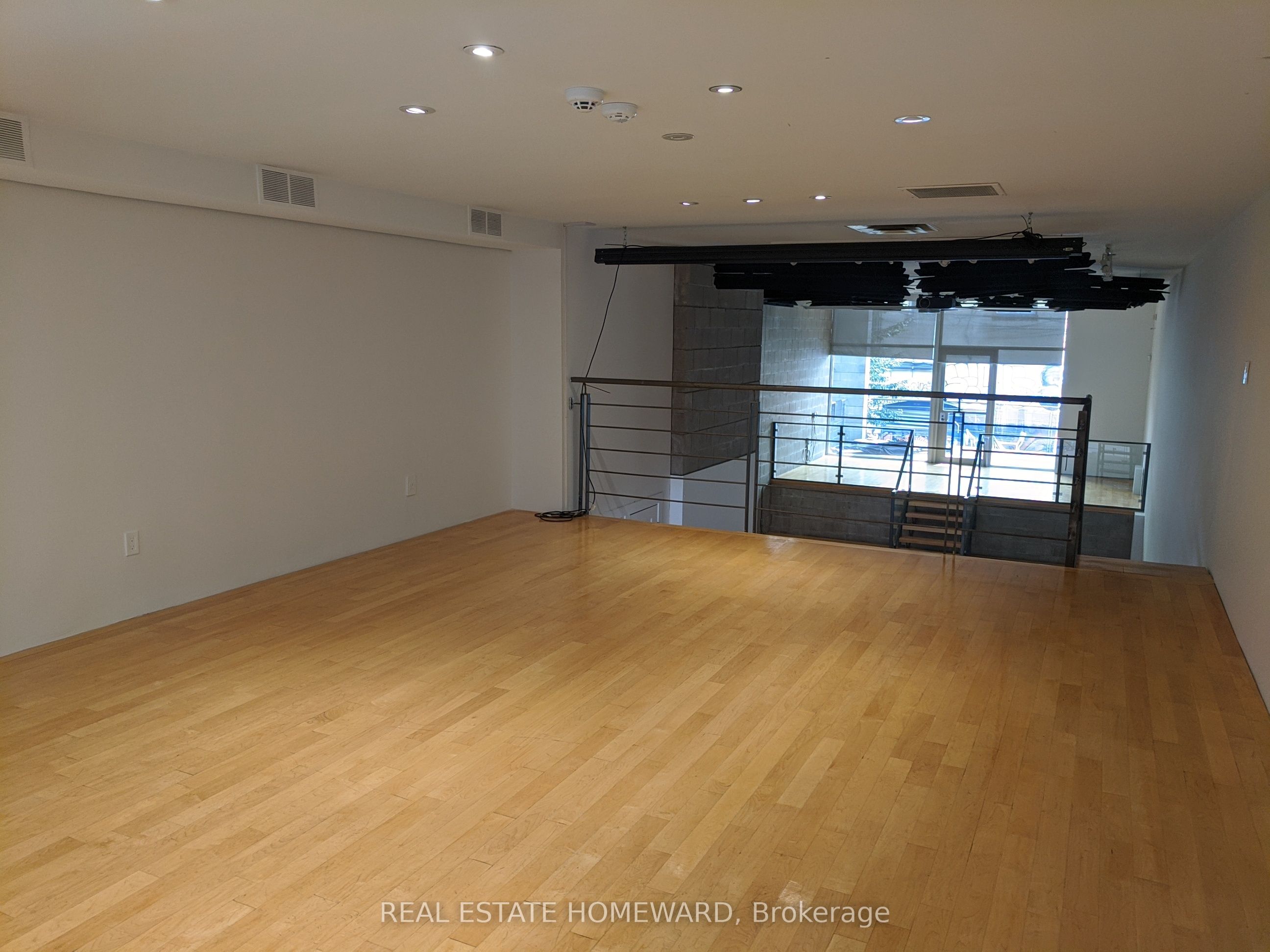 548 Richmond Street W Main Property Photo 8