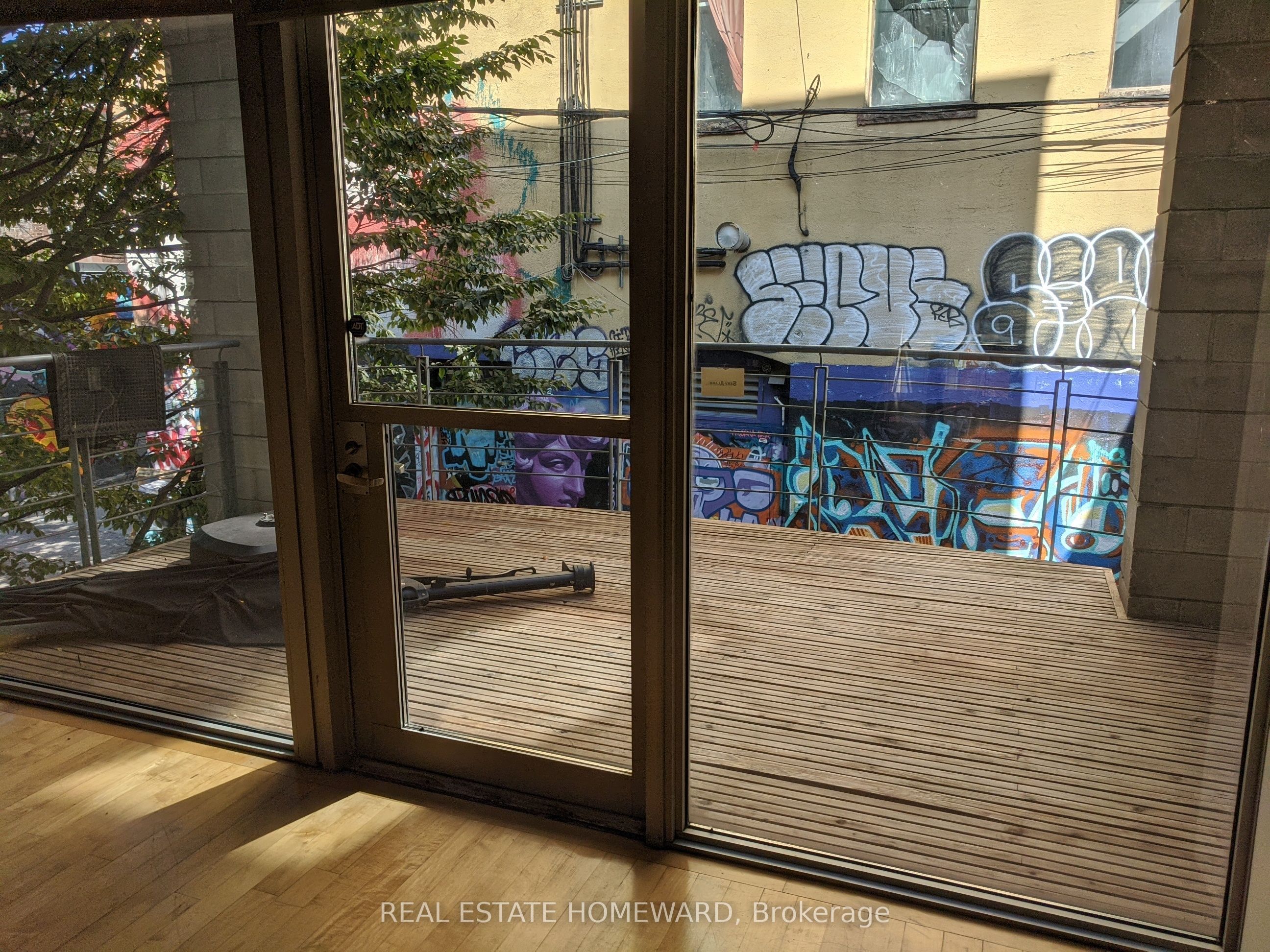 548 Richmond Street W Main Property Photo 11