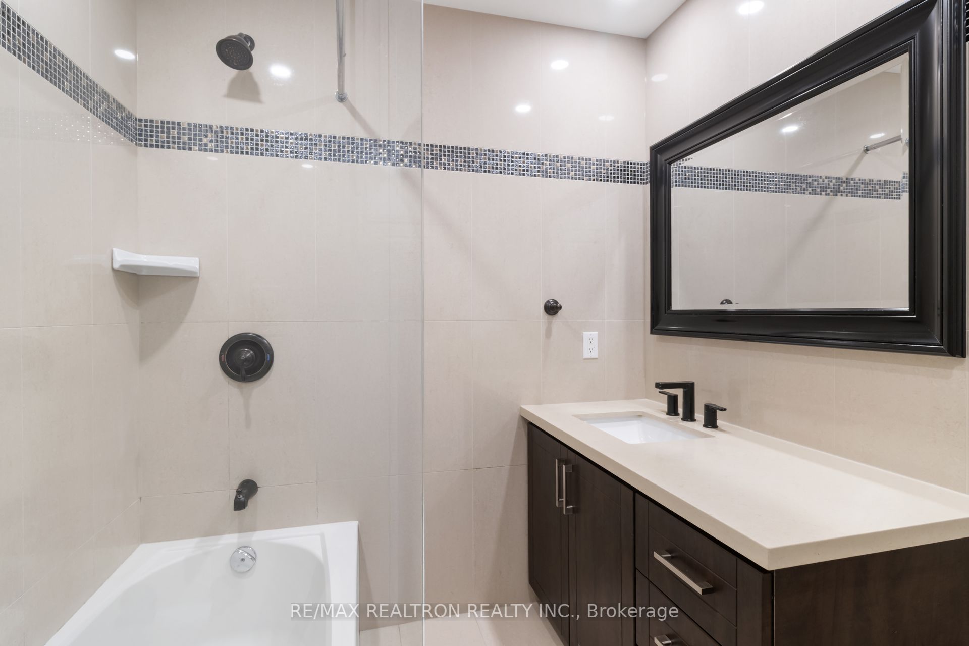 44 Caracas Road Property Photo 32