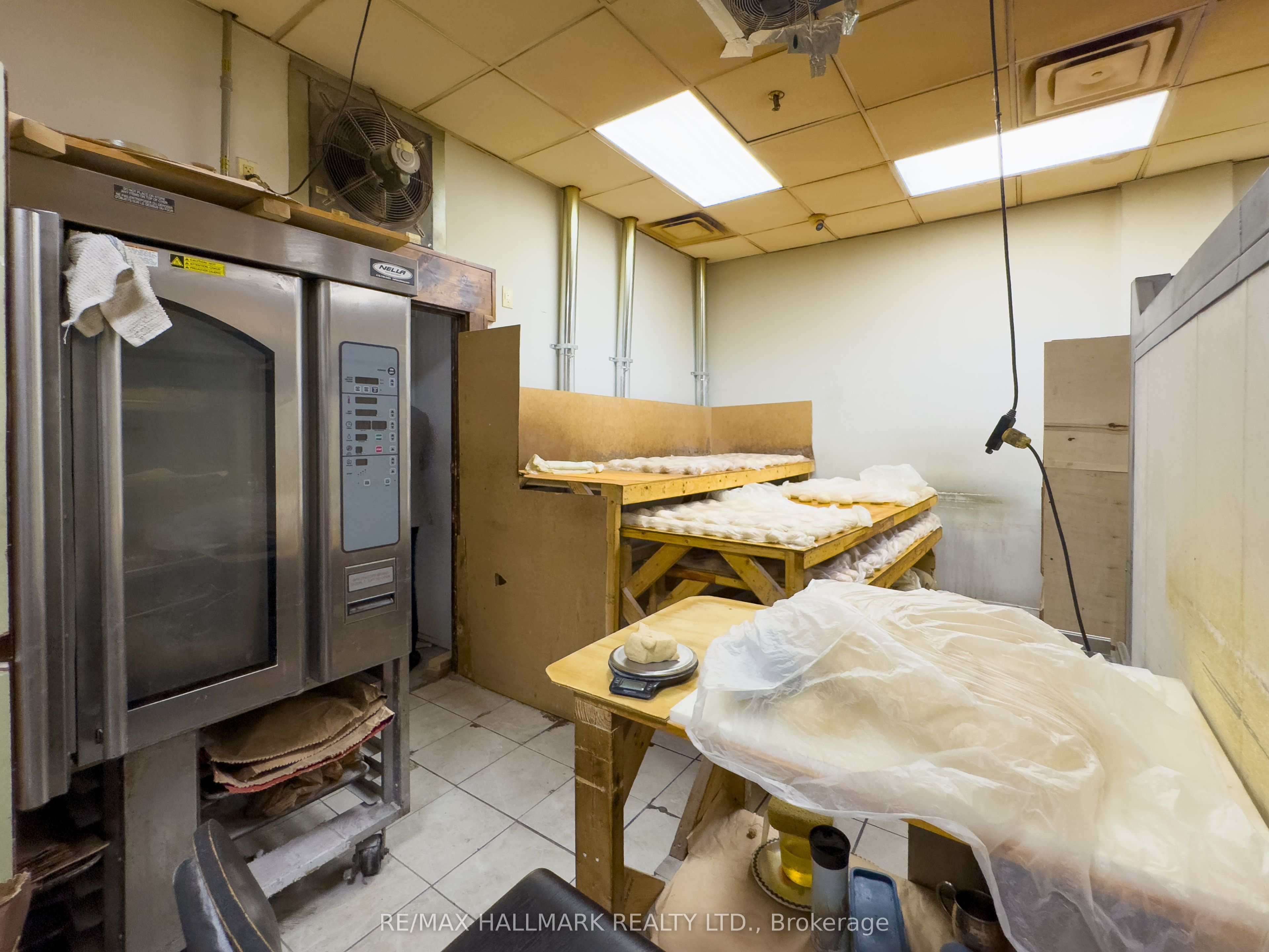 2052 Sheppard Avenue Property Photo 11