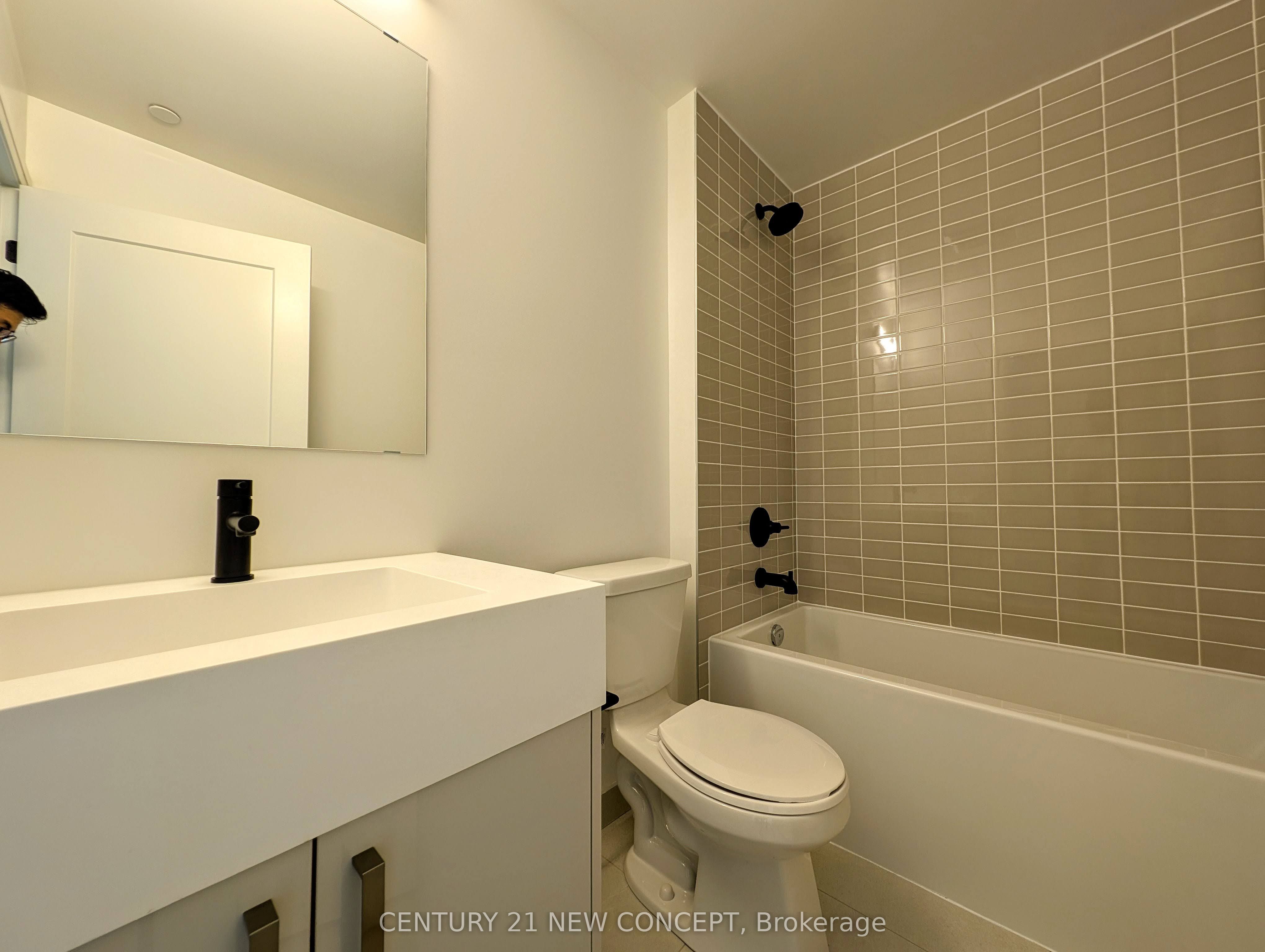 280 Dundas Street W 707 Property Photo 9
