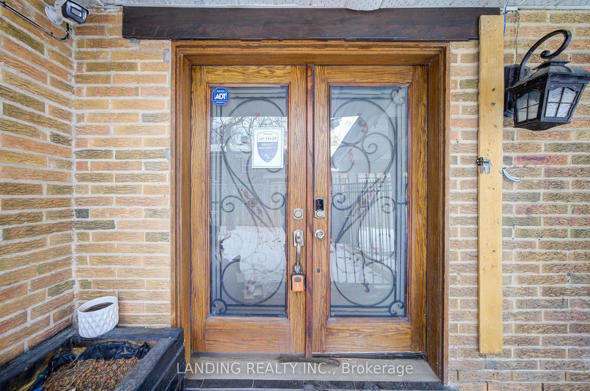 61 Kingslake Road Property Photo