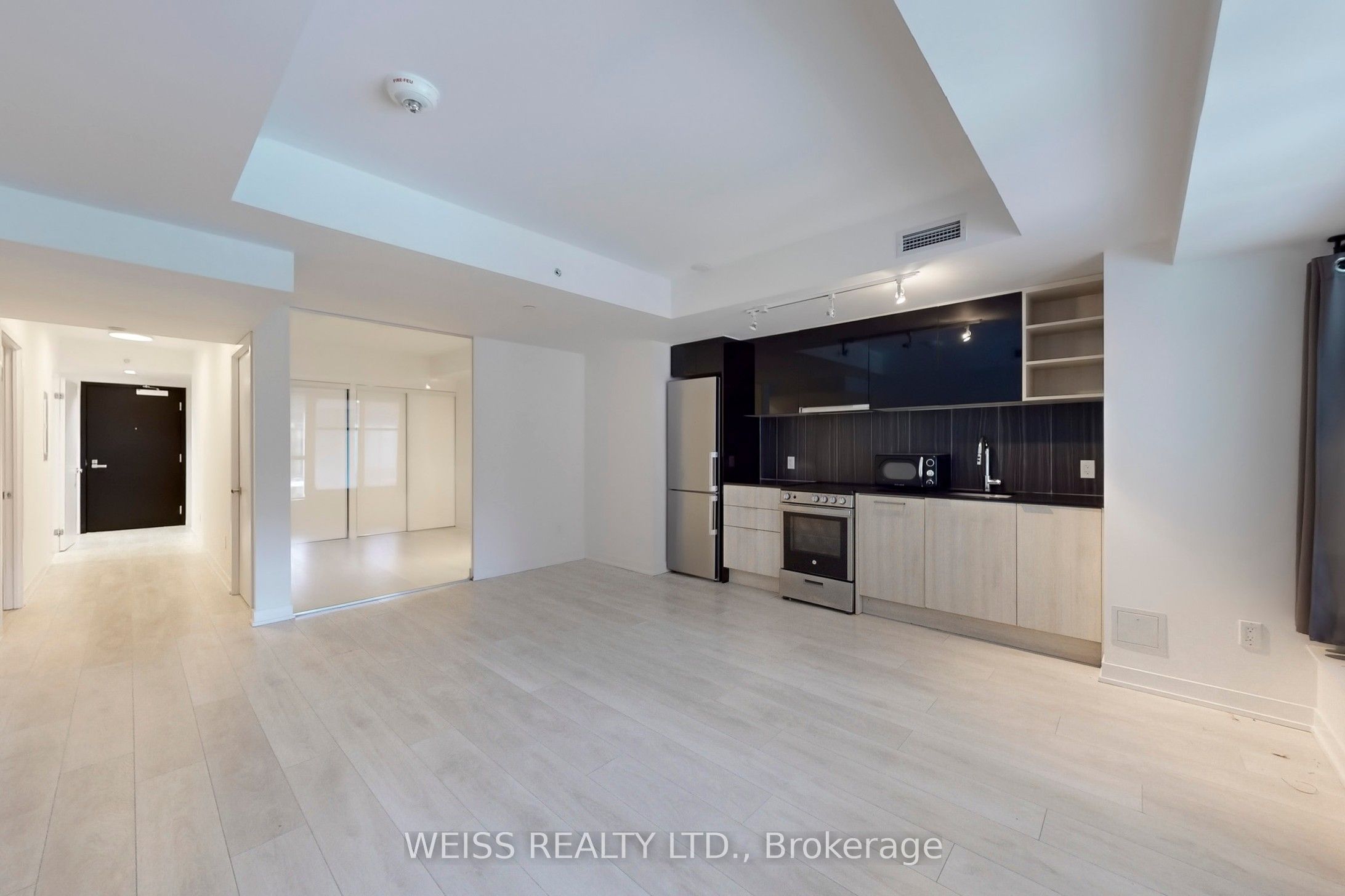 31 Tippett Road 221 Property Photo 13