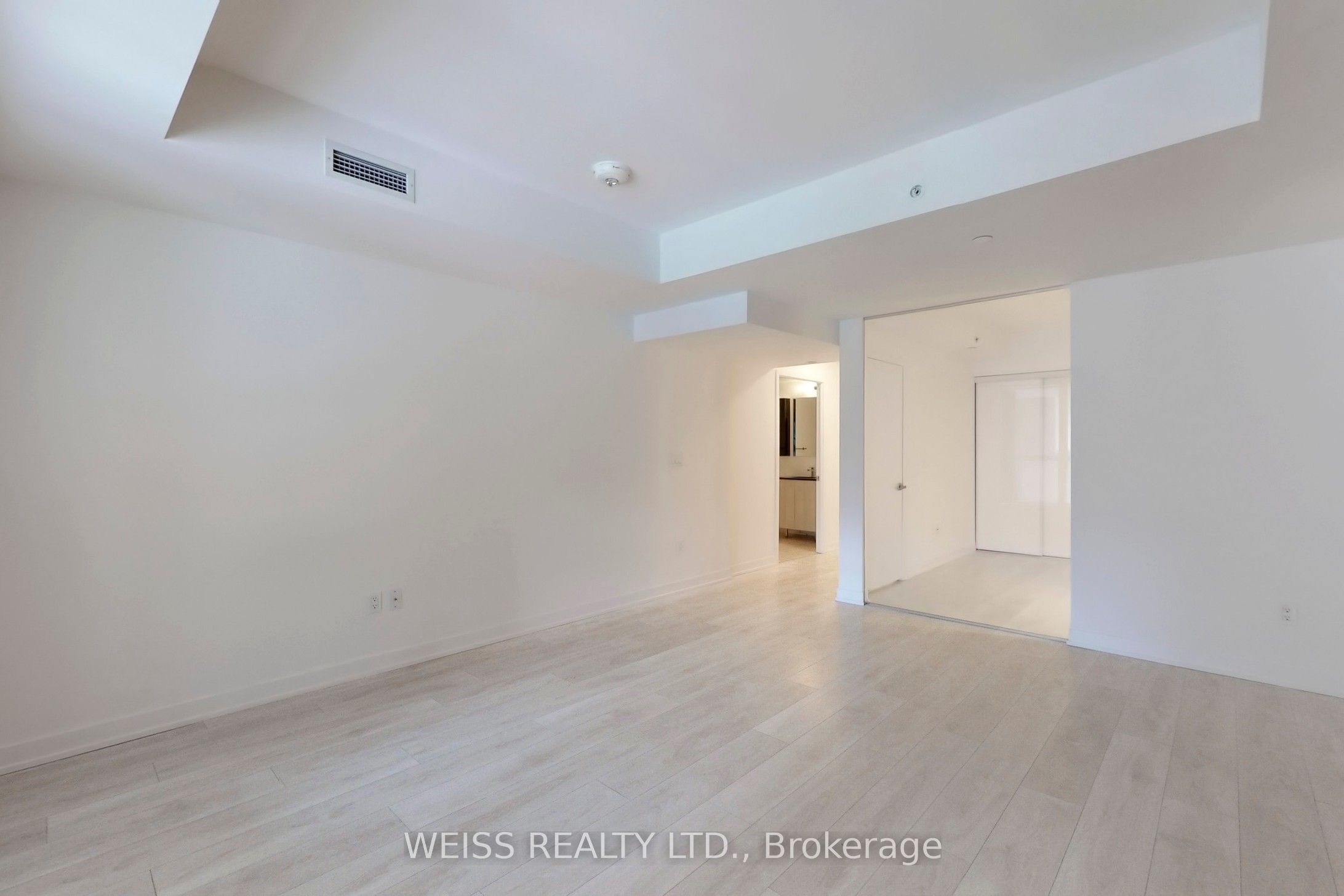 31 Tippett Road 221 Property Photo 15