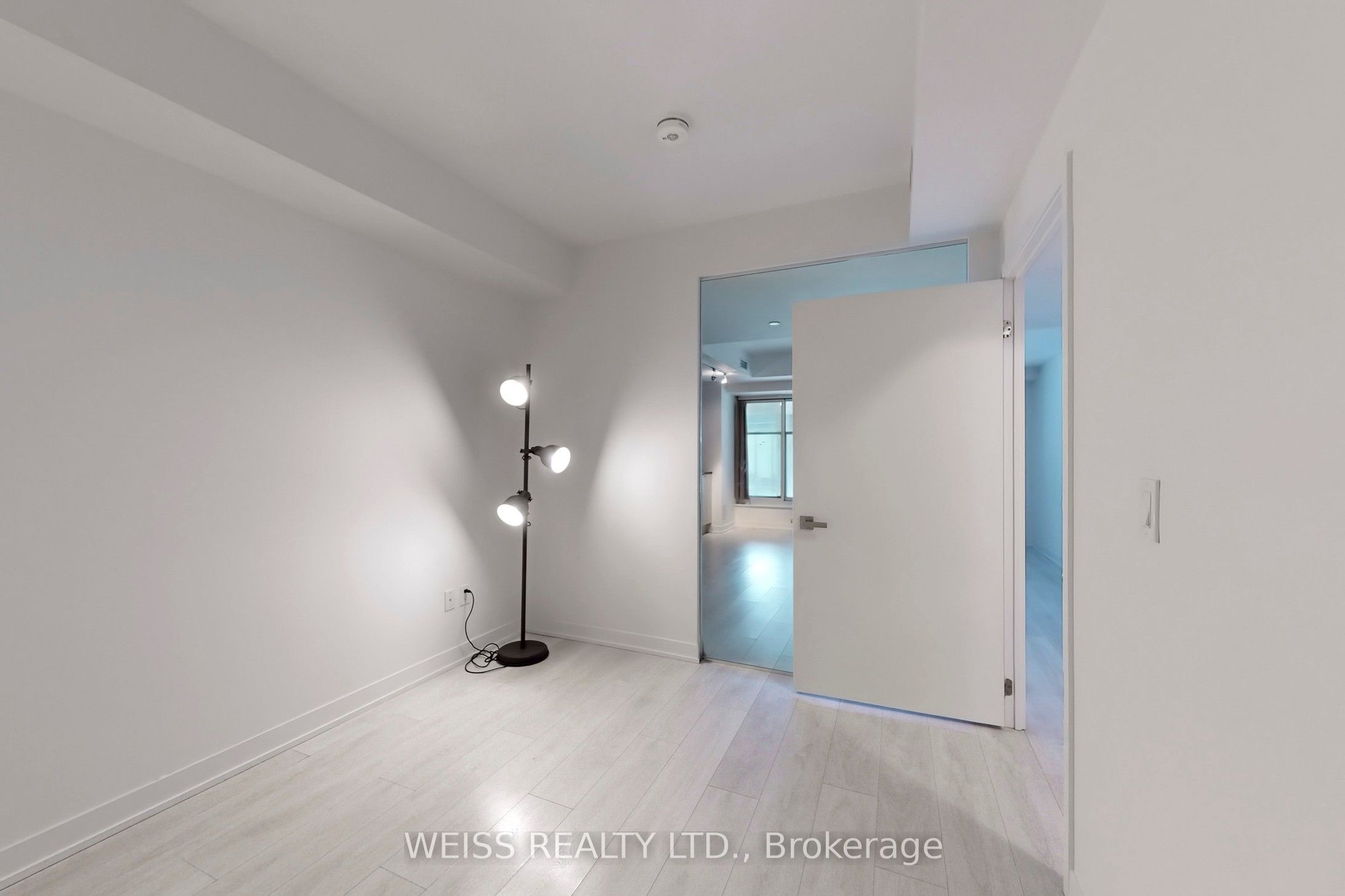 31 Tippett Road 221 Property Photo 20