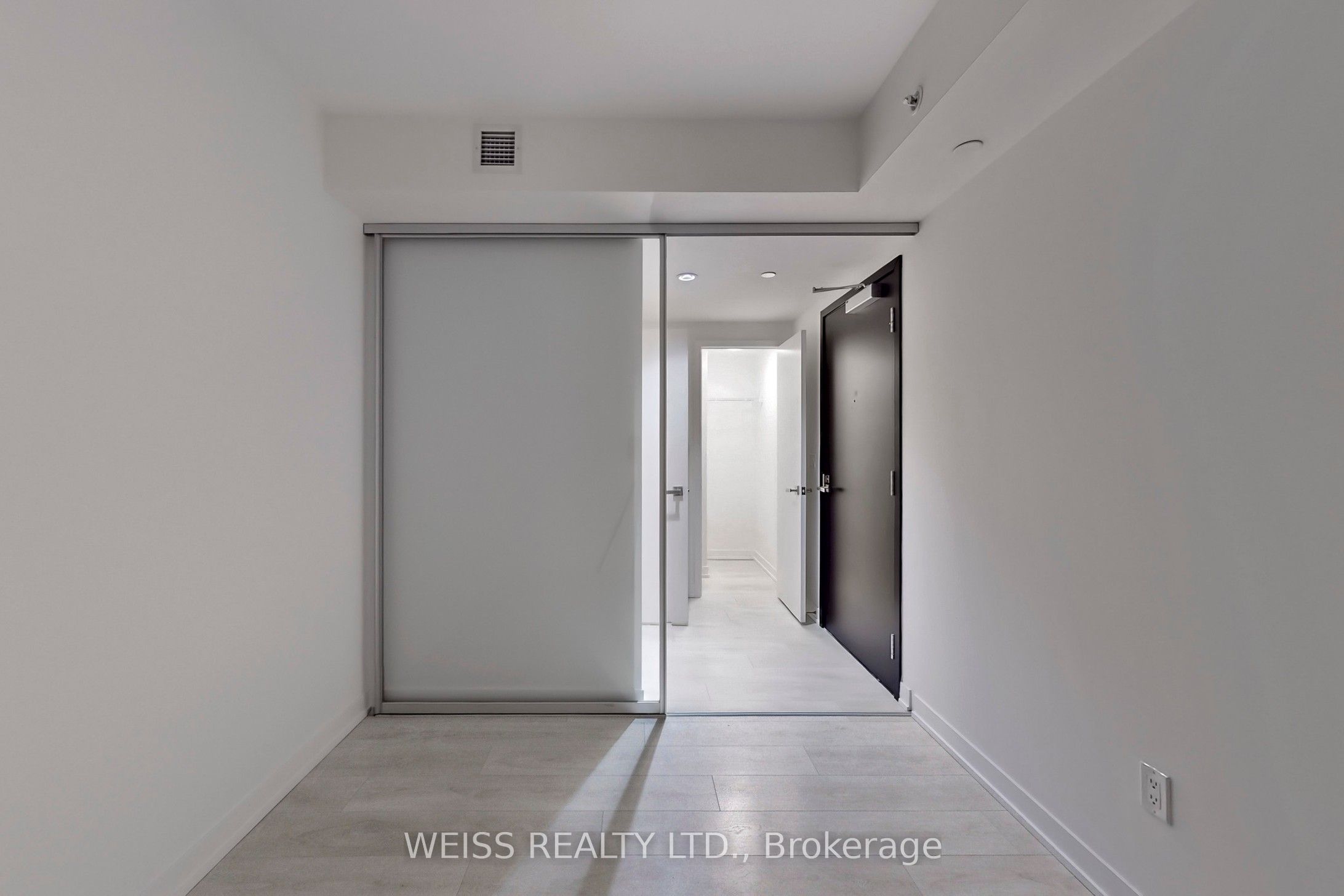 31 Tippett Road 221 Property Photo 23