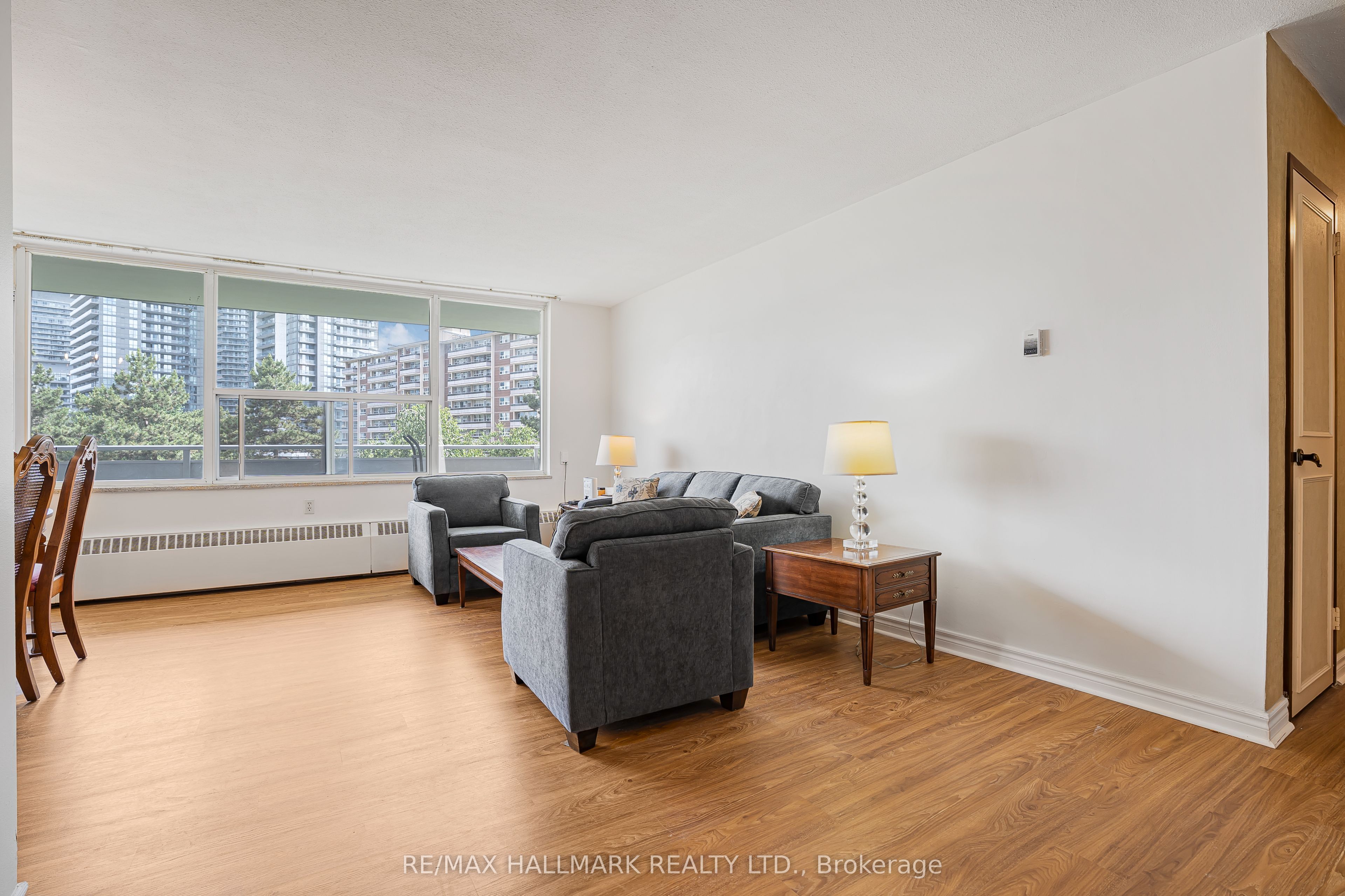 10 Parkway Forest Drive 512 Property Photo 2