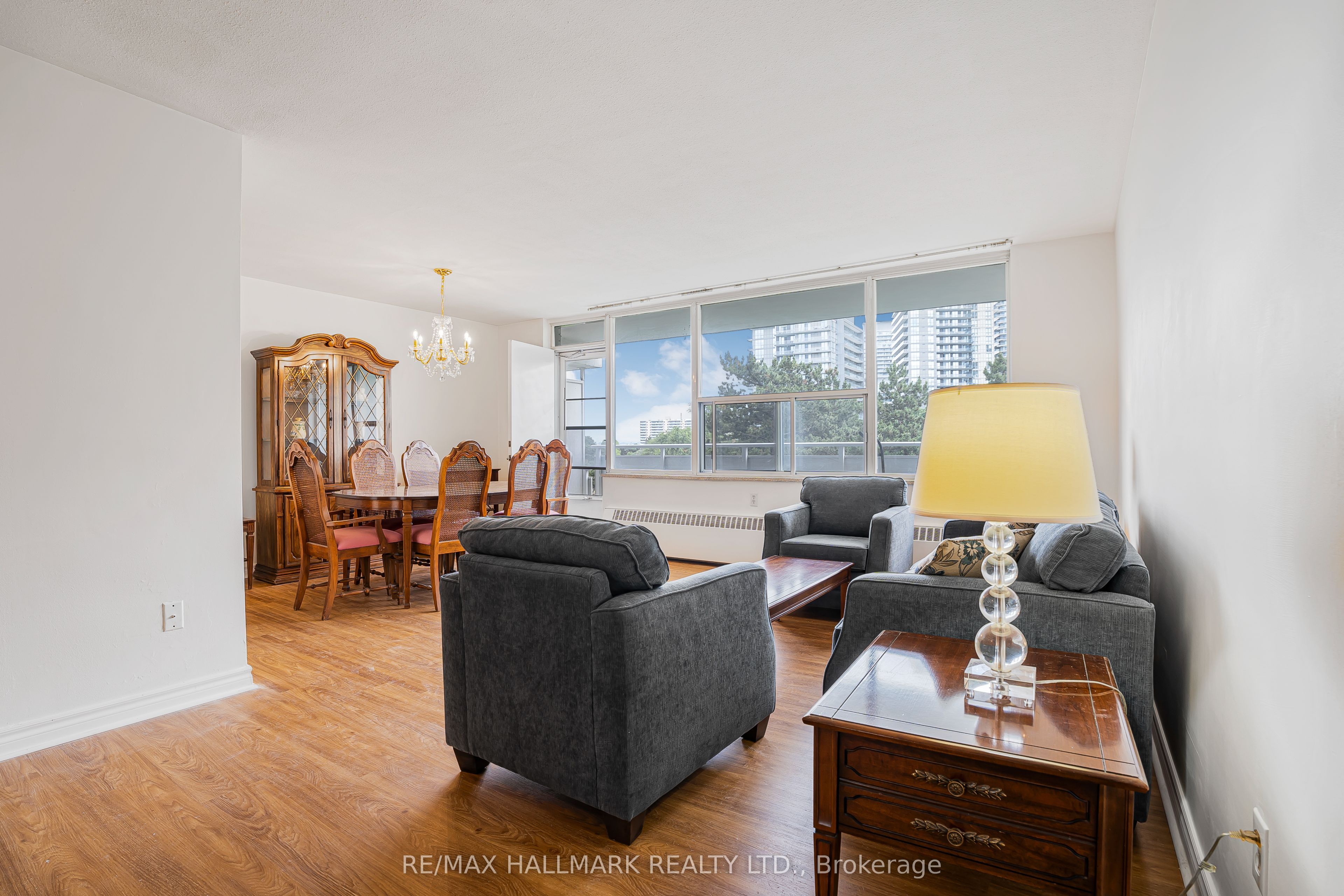 10 Parkway Forest Drive 512 Property Photo 3