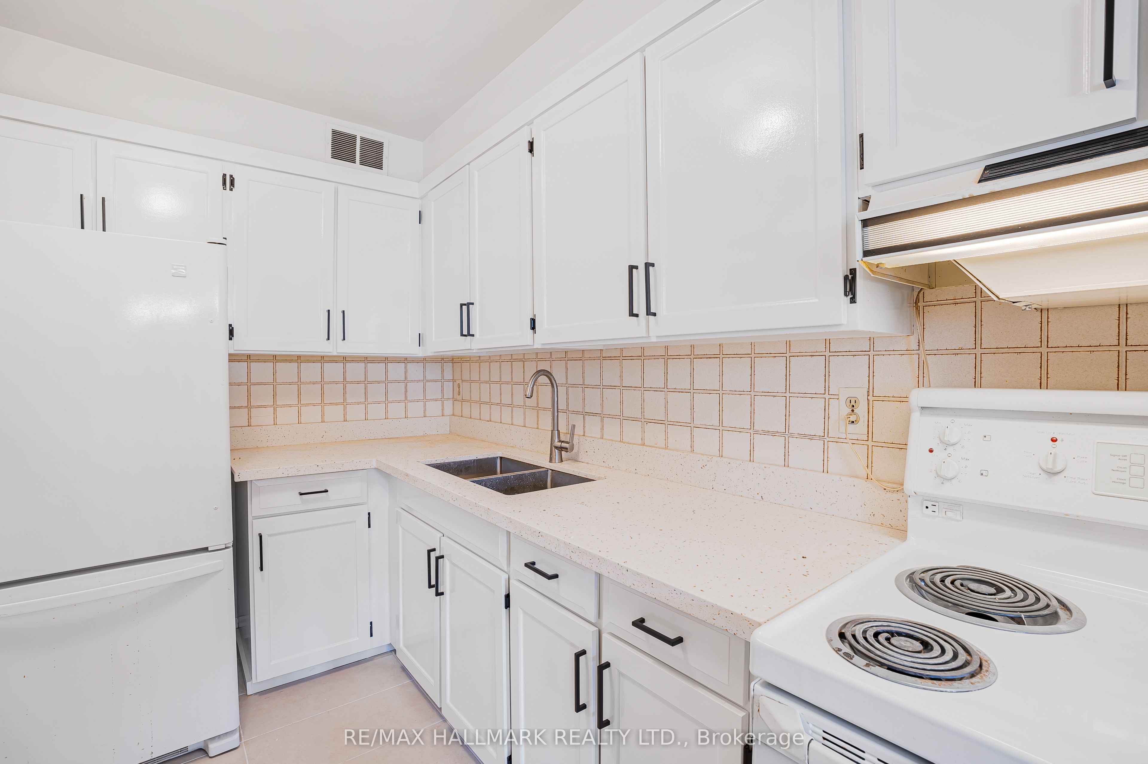10 Parkway Forest Drive 512 Property Photo 7
