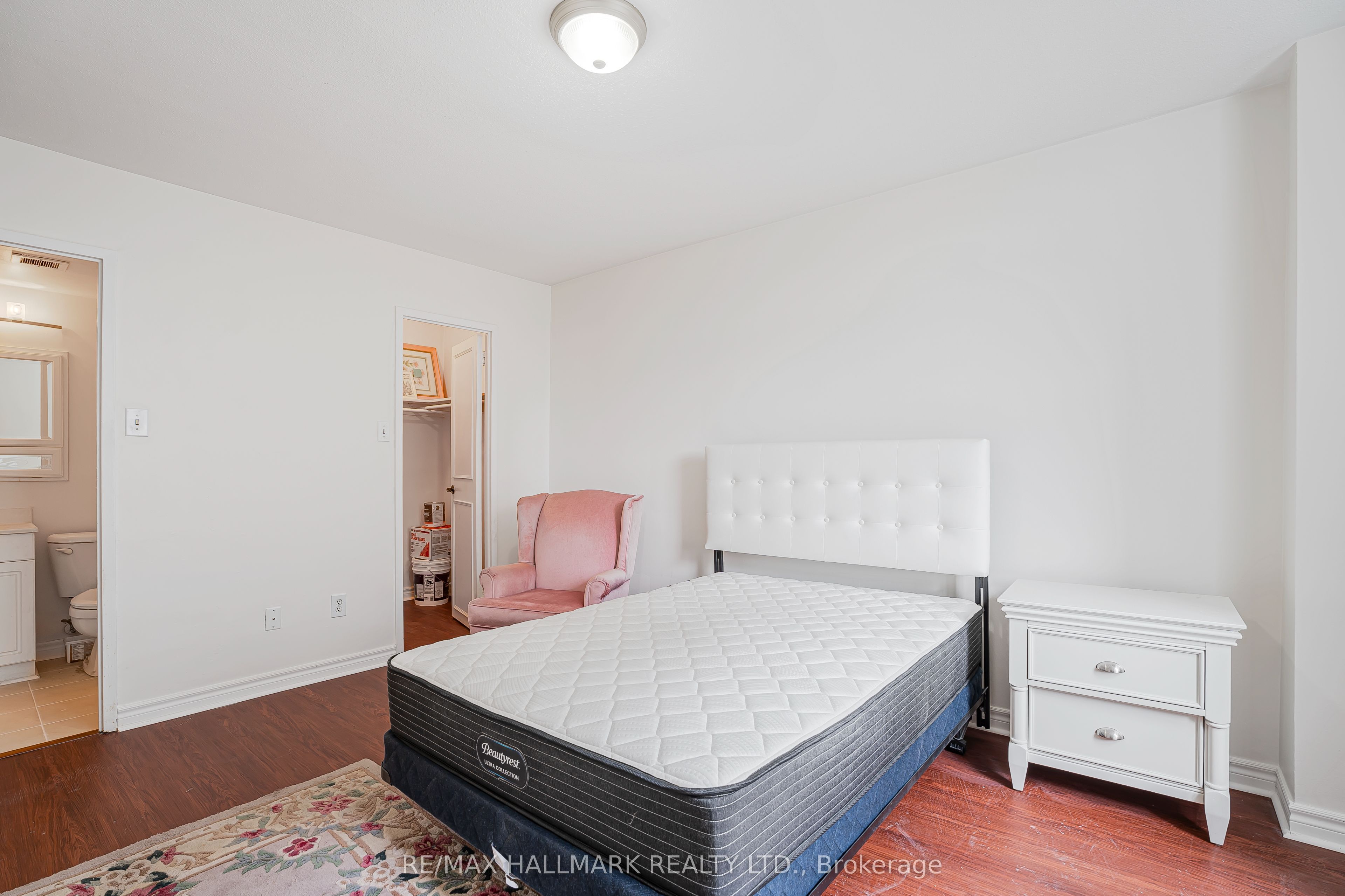 10 Parkway Forest Drive 512 Property Photo 12