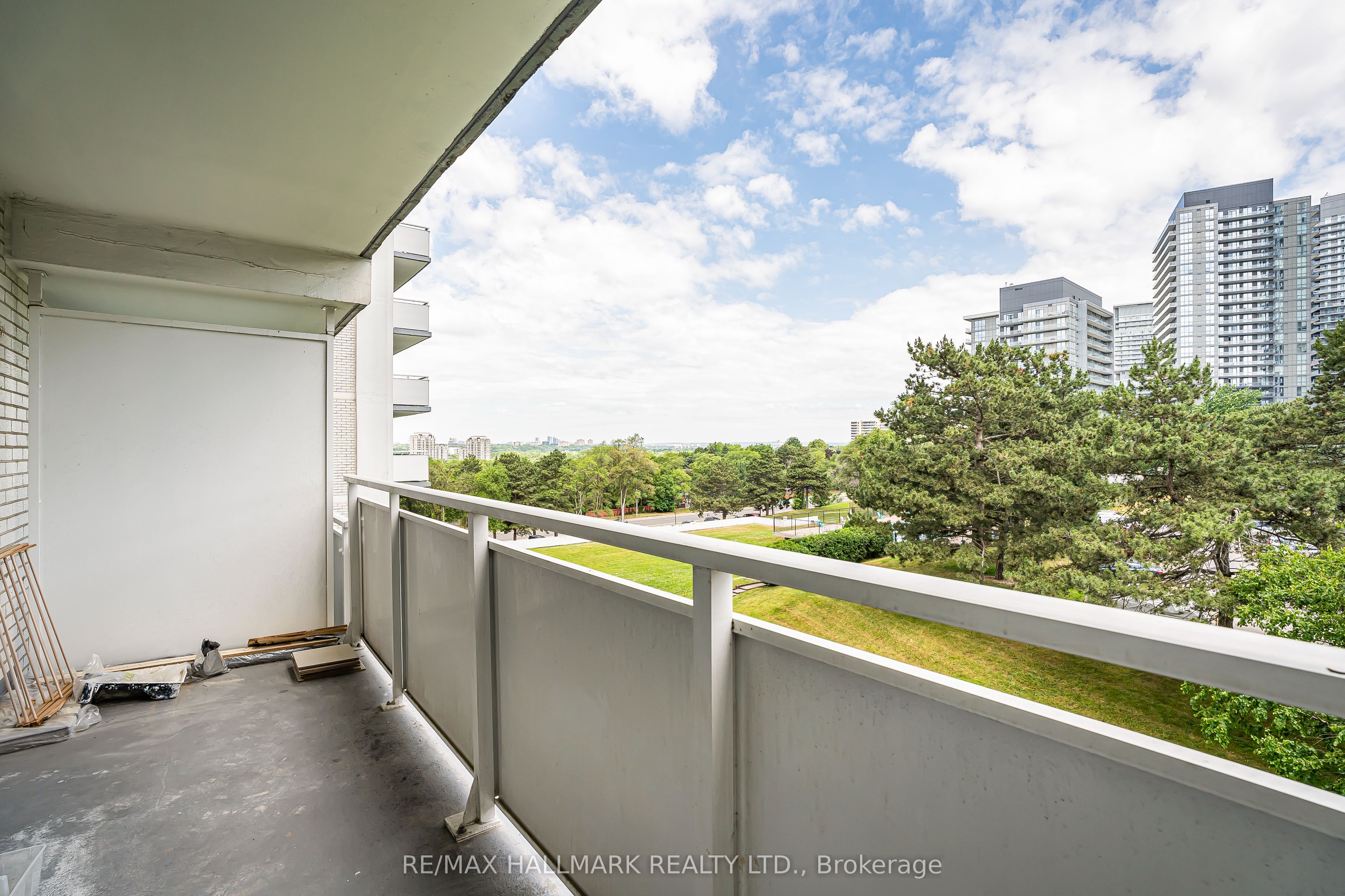 10 Parkway Forest Drive 512 Property Photo 15