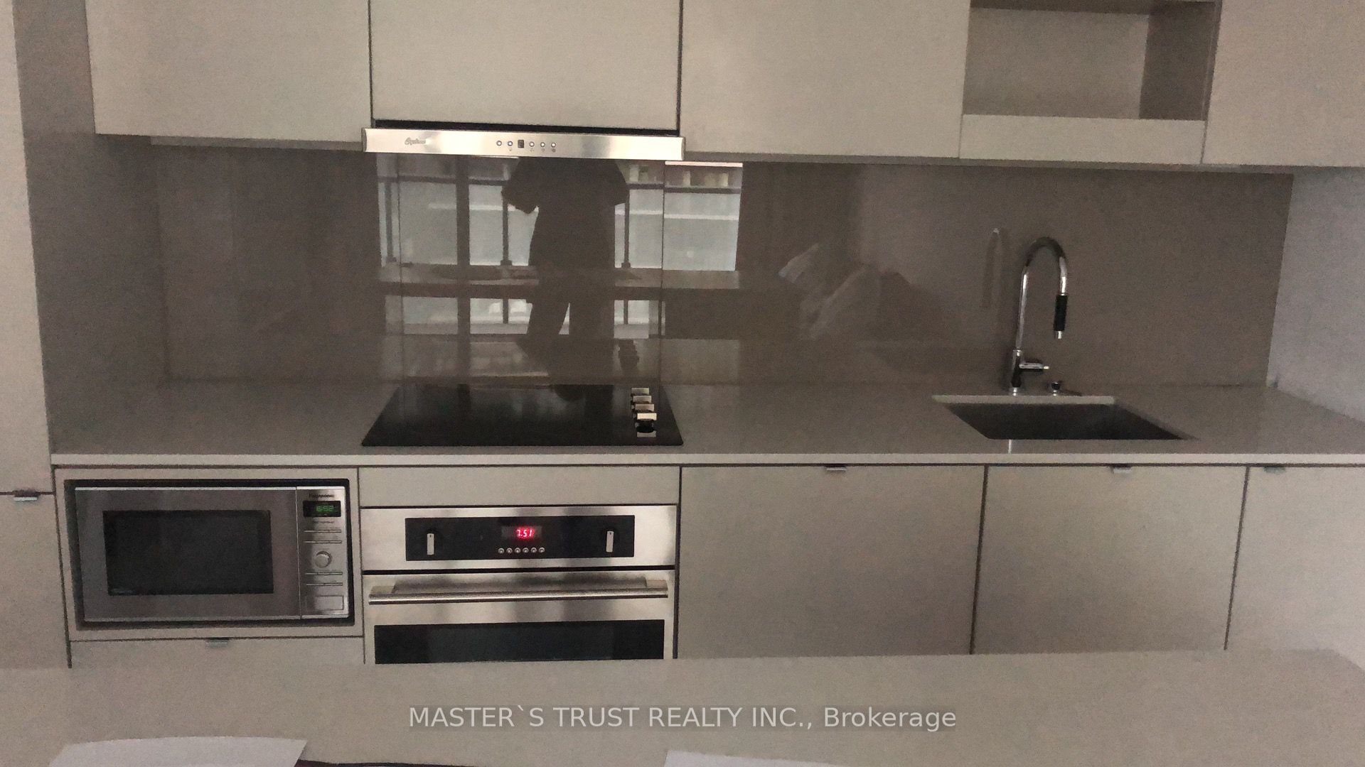 101 Peter Street 2208 Property Photo 1
