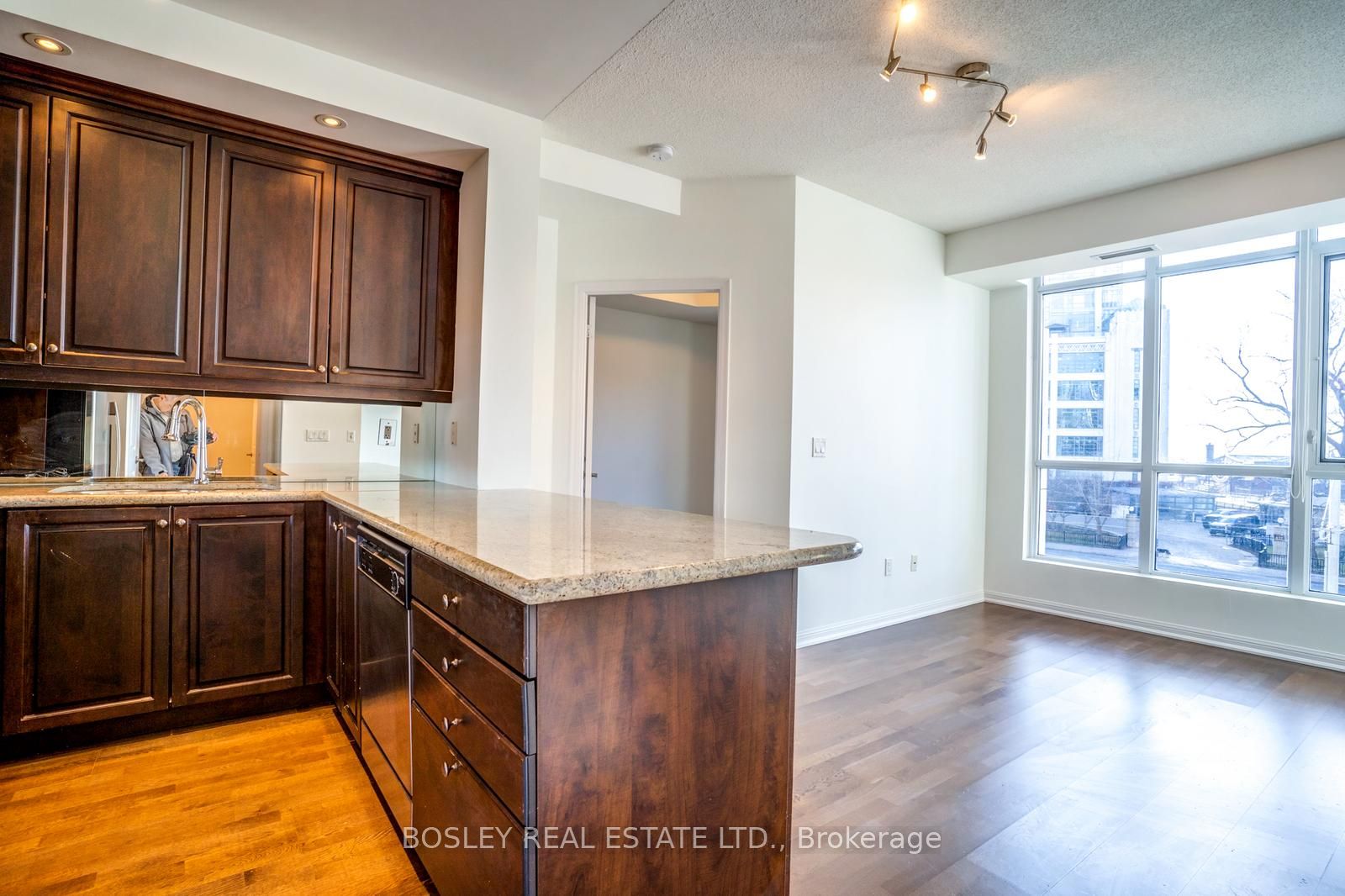 628 Fleet Street 334 Property Photo 3