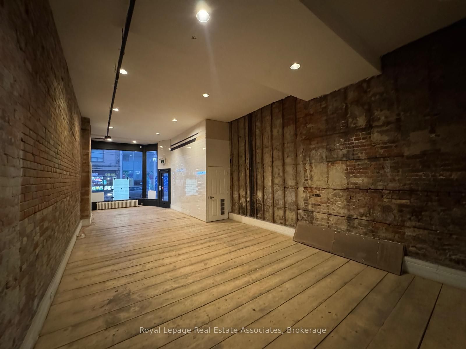 242 Carlton Street Property Photo 6
