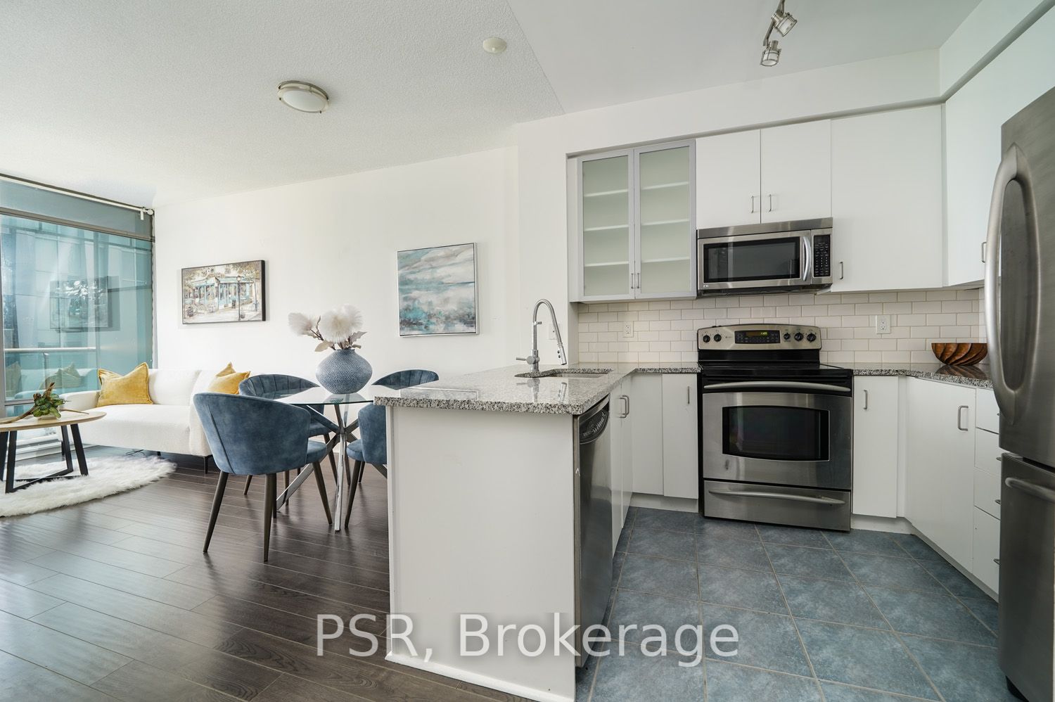 #2103 - 18 Yorkville Avenue Property Photo 2