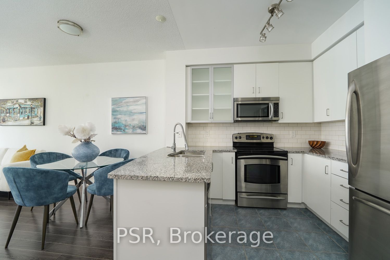 #2103 - 18 Yorkville Avenue Property Photo 4