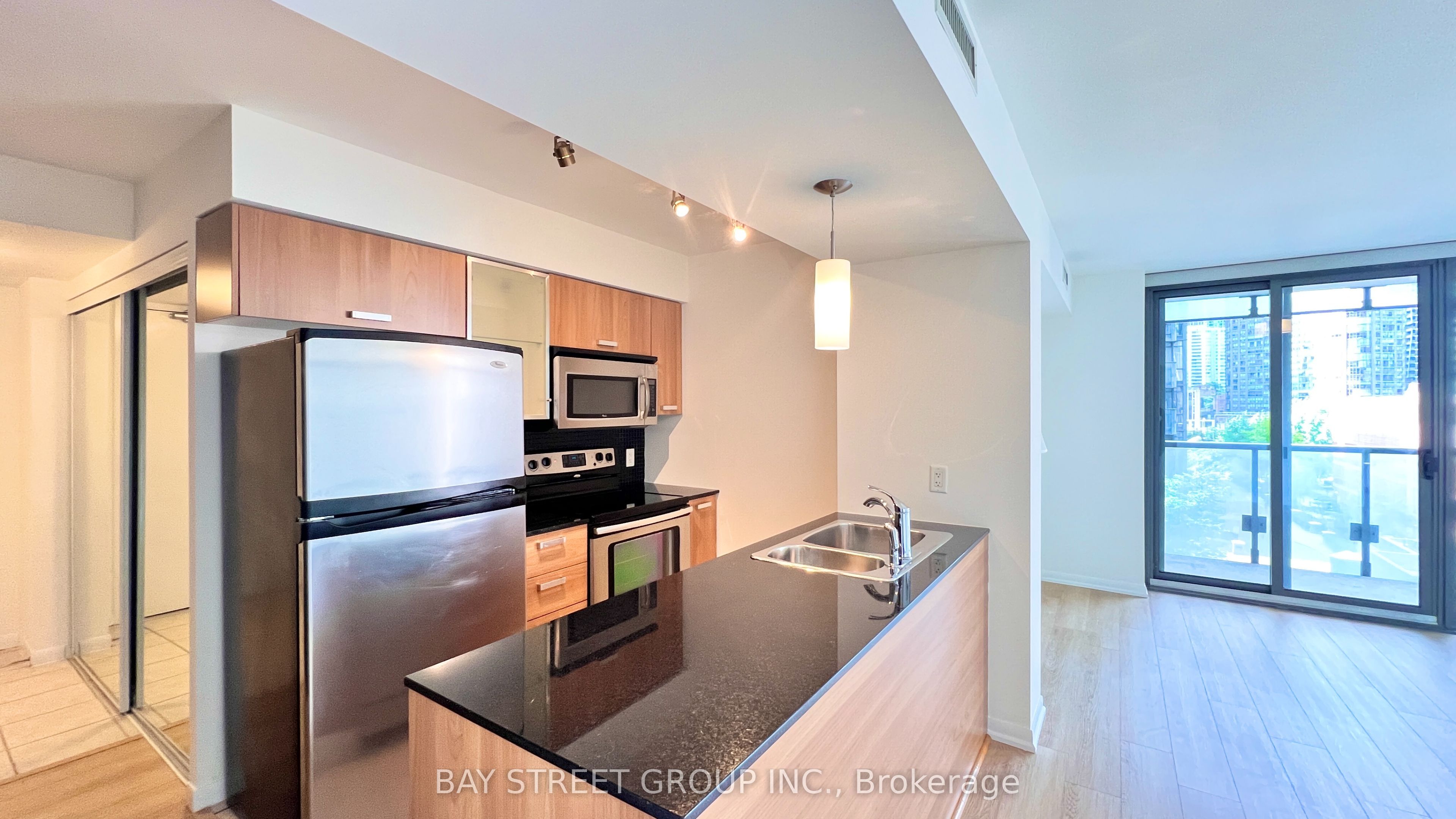 #508 - 38 Grenville Street Property Photo 11
