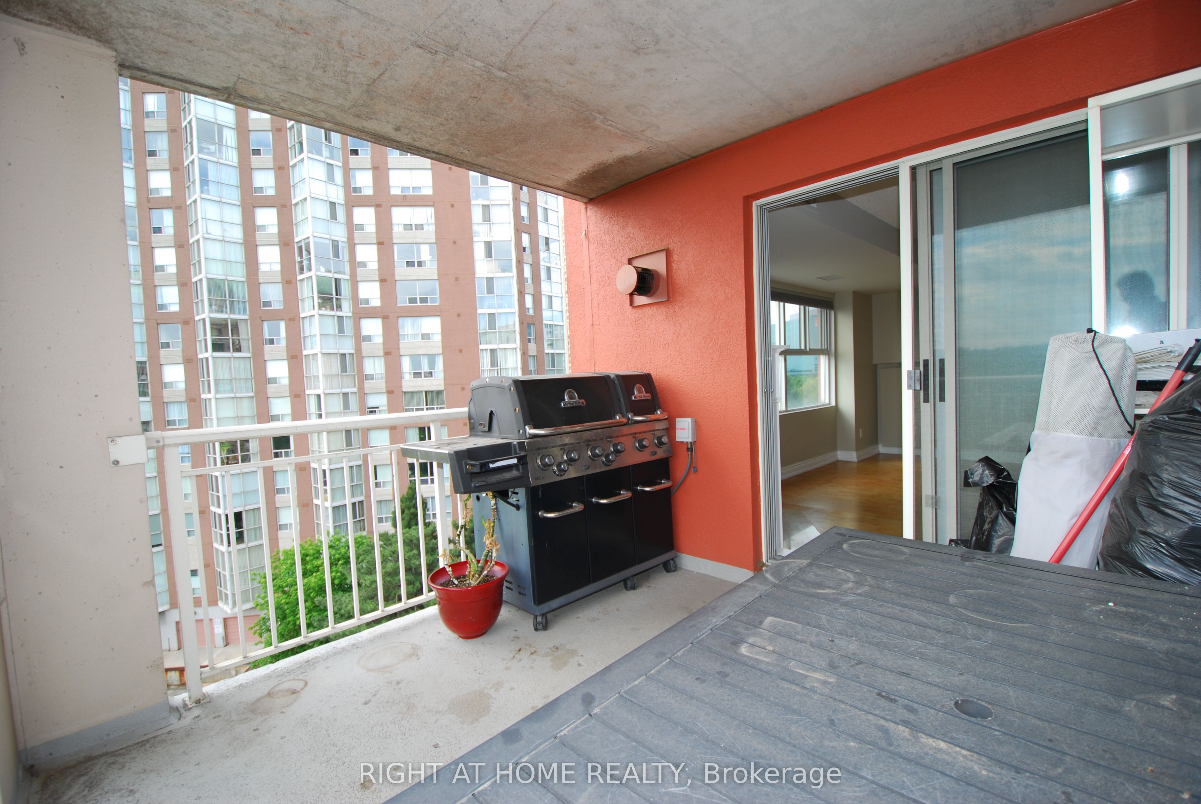 18 Concorde Place 601 Property Photo 19