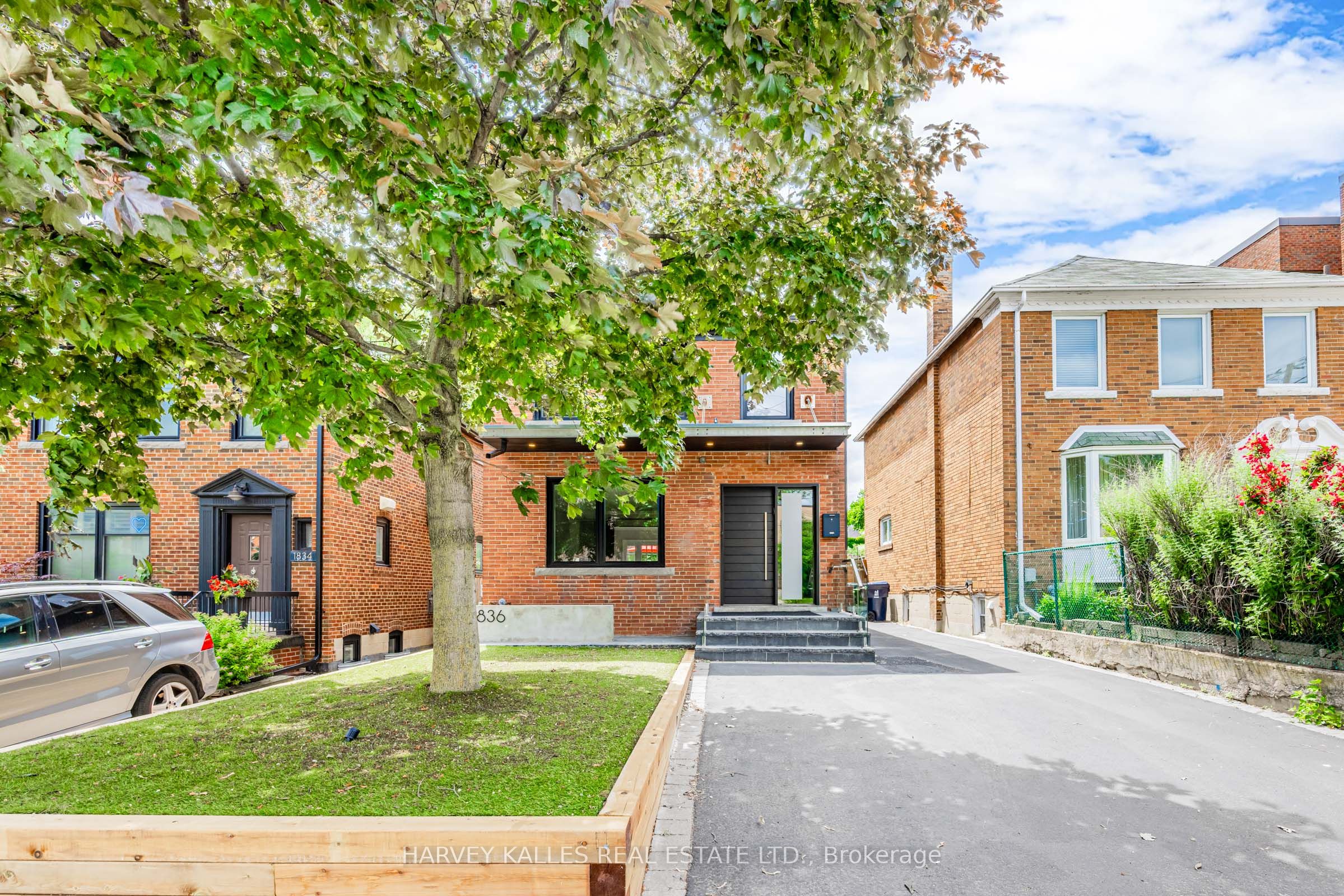 1836 Bathurst Street Property Photo 1