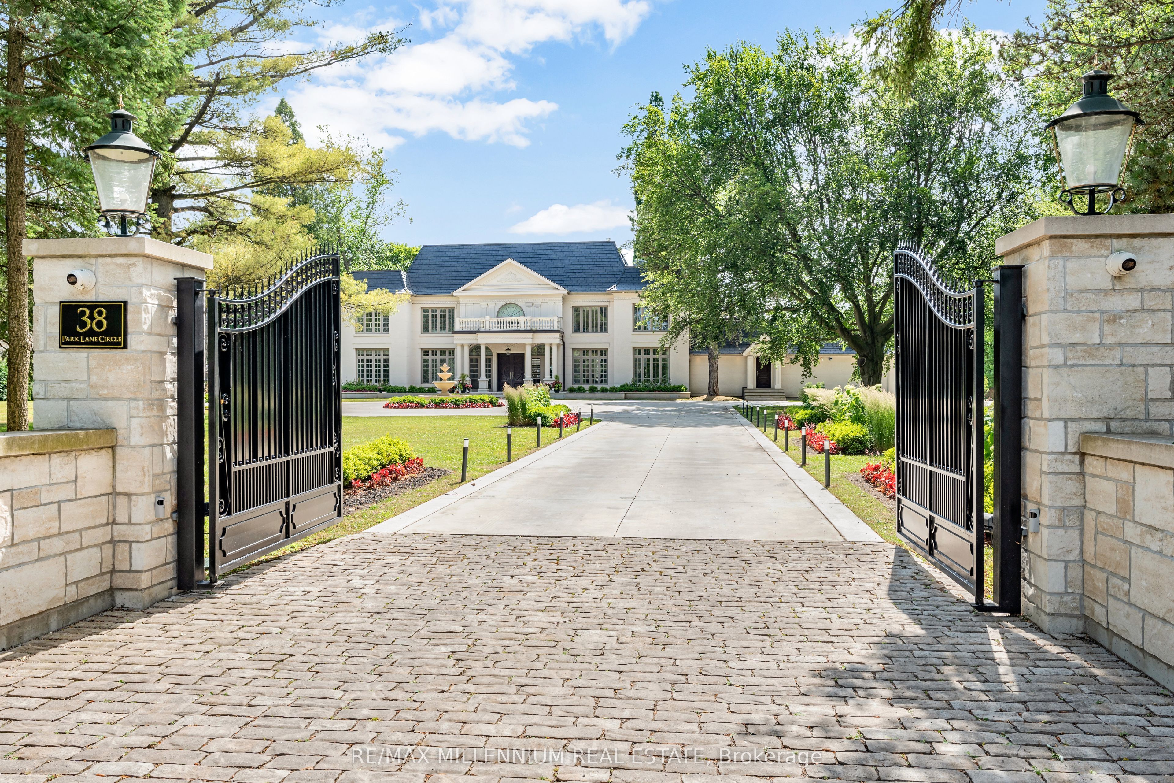 38 Park Lane Circle Property Photo