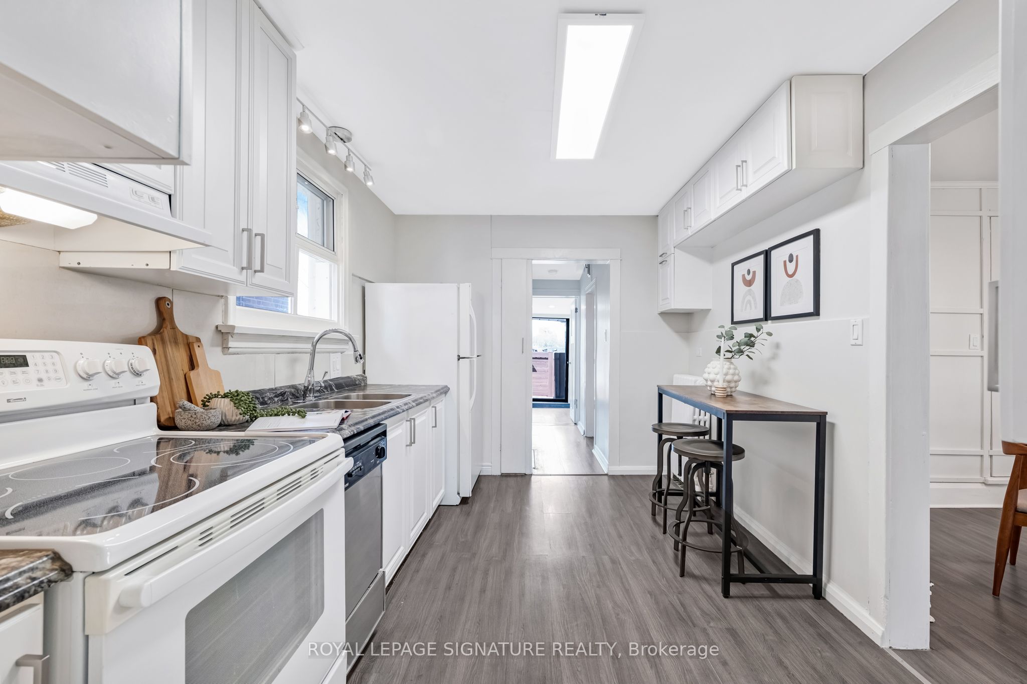 494 Northcliffe Boulevard Property Photo 8