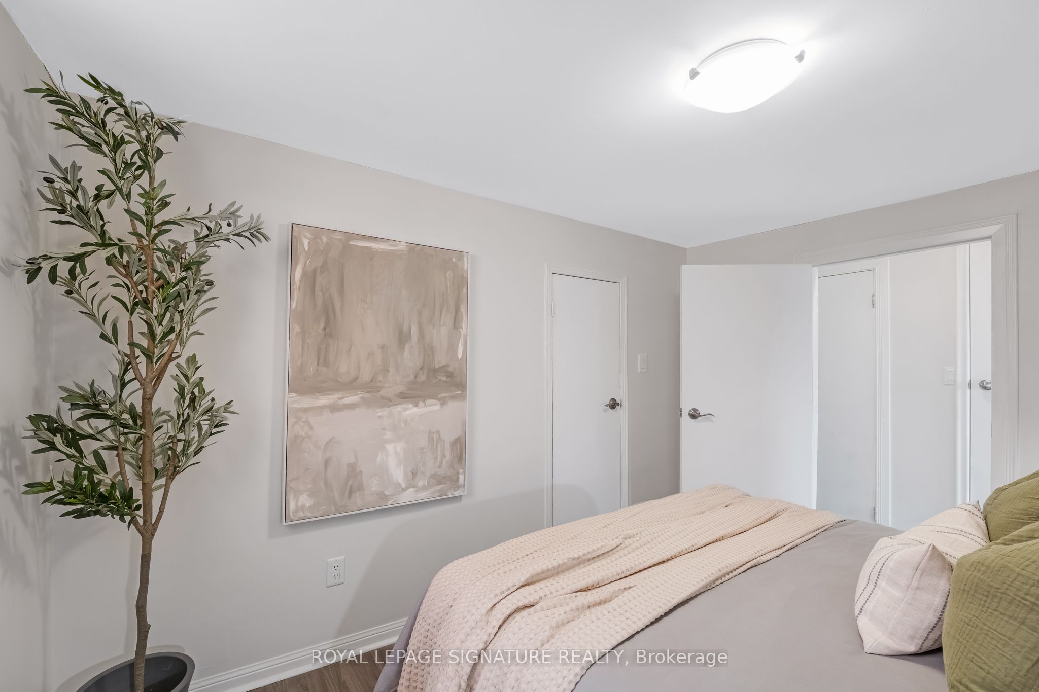 494 Northcliffe Boulevard Property Photo 14