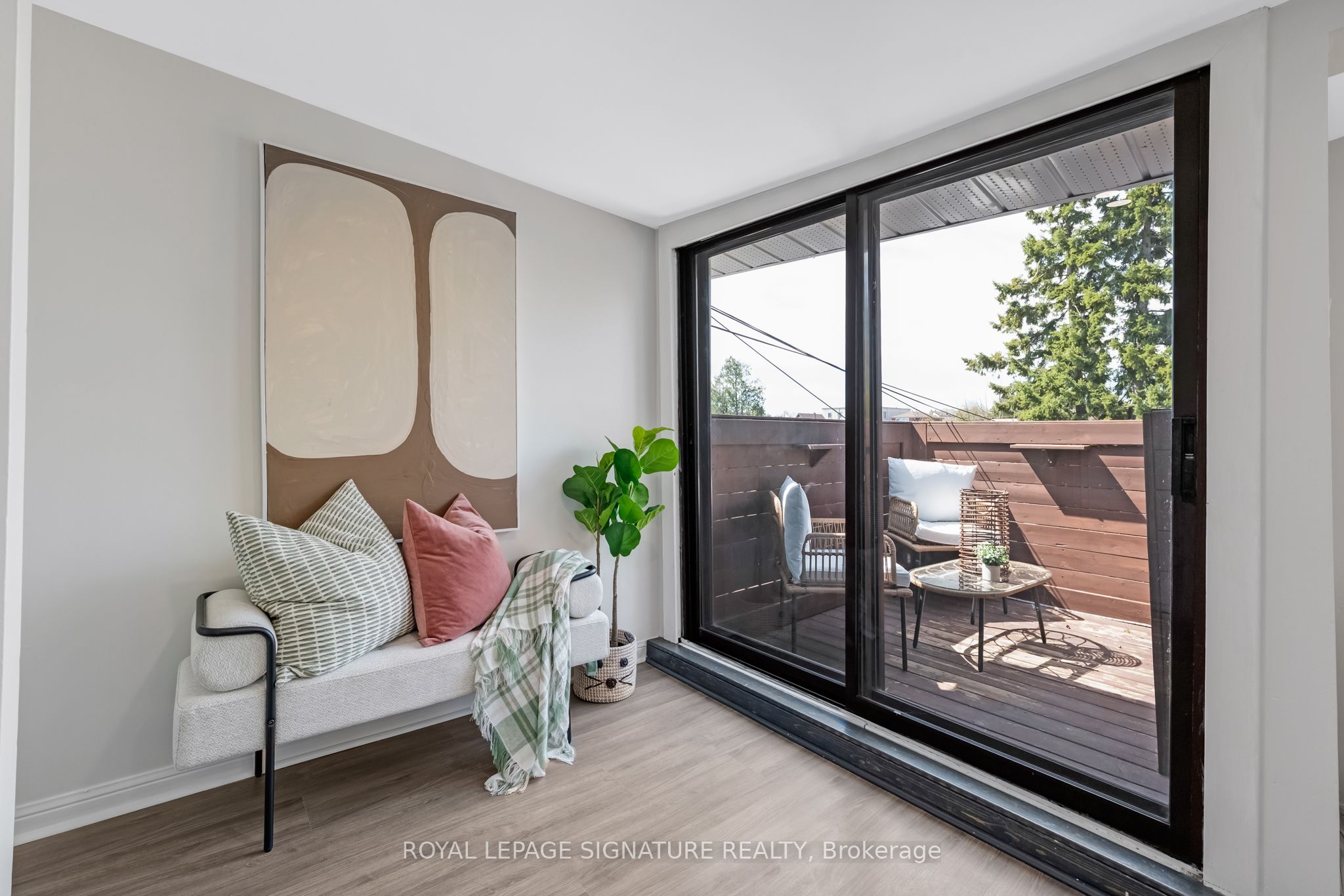 494 Northcliffe Boulevard Property Photo 17