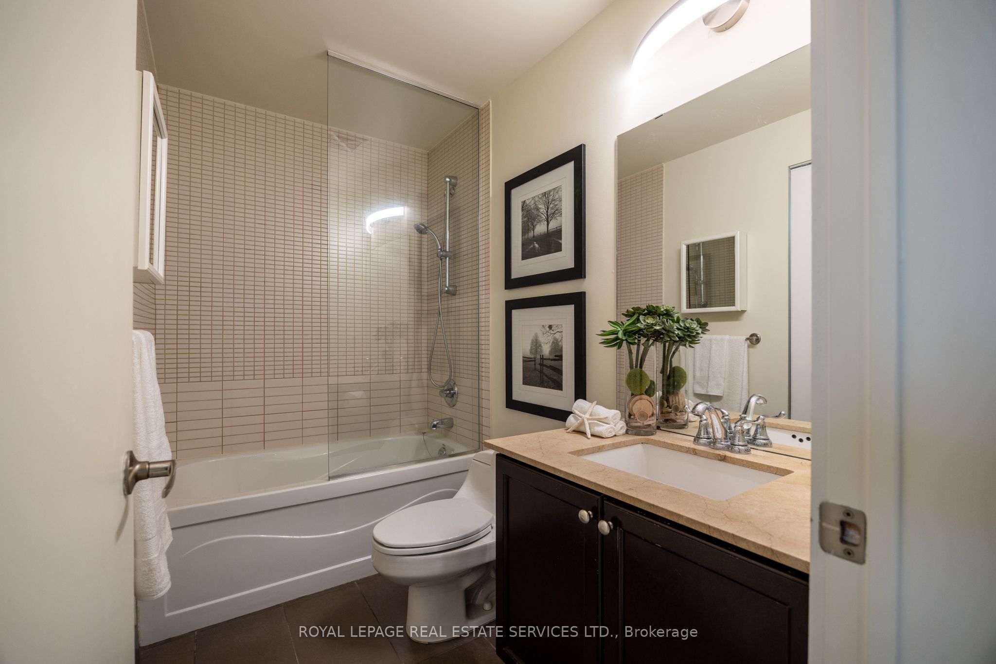 10 Wellesley Place 101 Property Photo 13