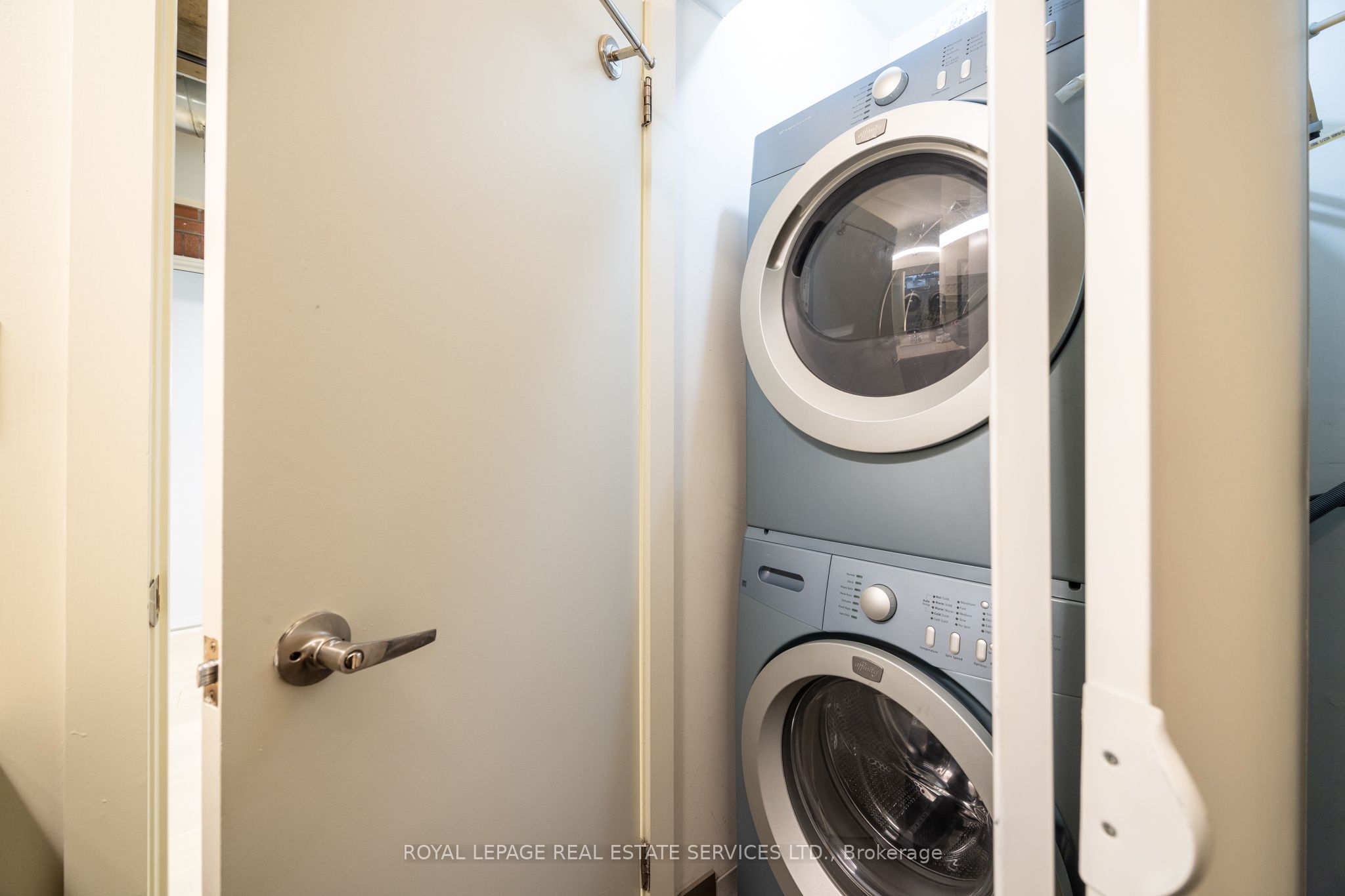 10 Wellesley Place 101 Property Photo 14