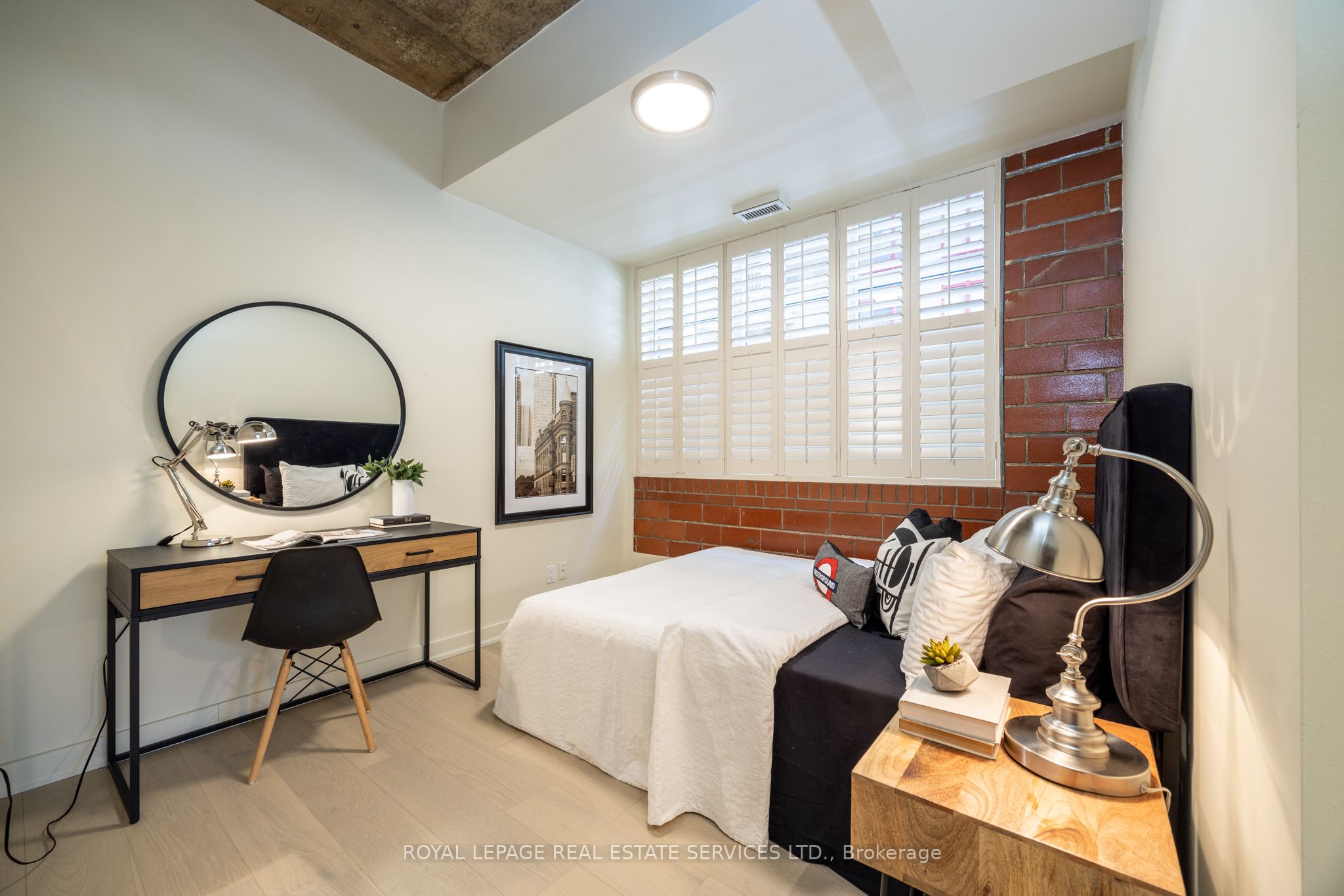 10 Wellesley Place 101 Property Photo 17