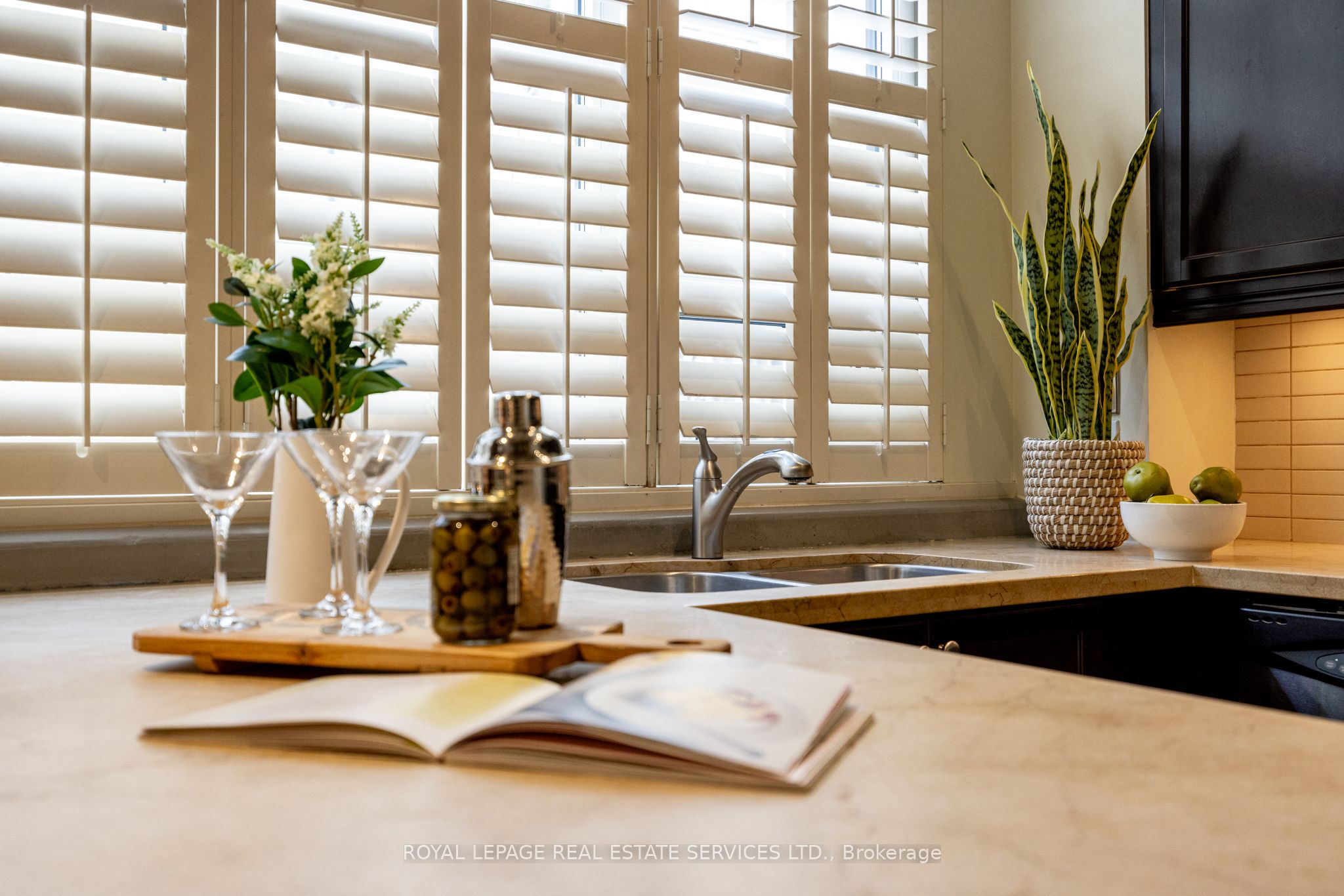 10 Wellesley Place 101 Property Photo 27