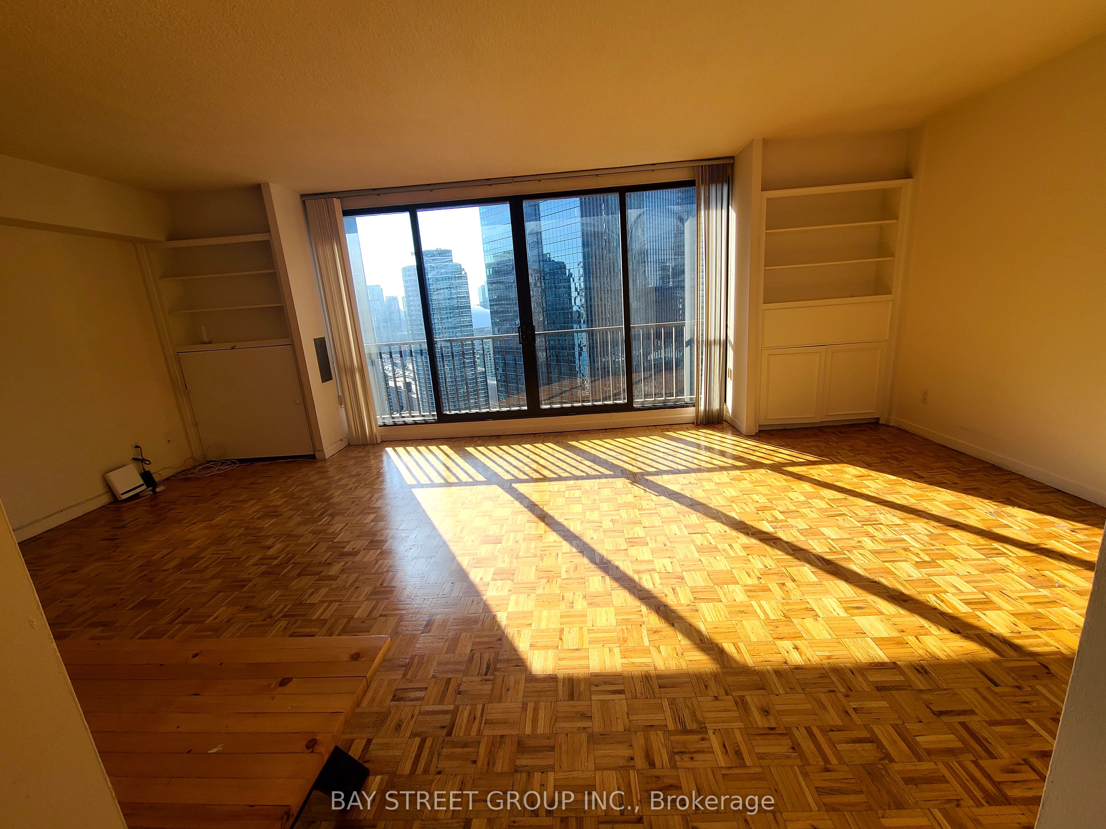 #3019 - 33 Harbour Square Property Photo 4