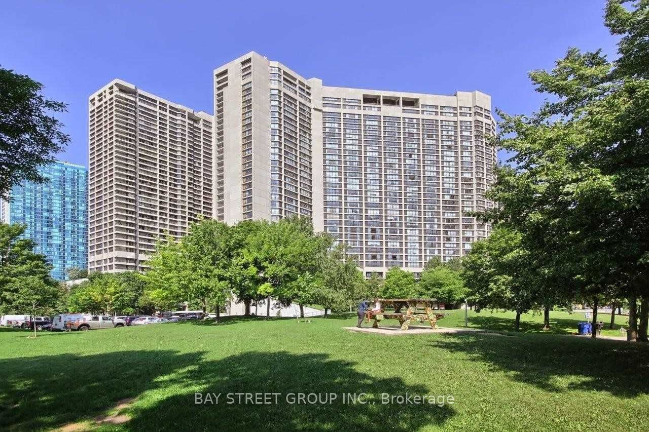 #3019 - 33 Harbour Square Property Photo 15