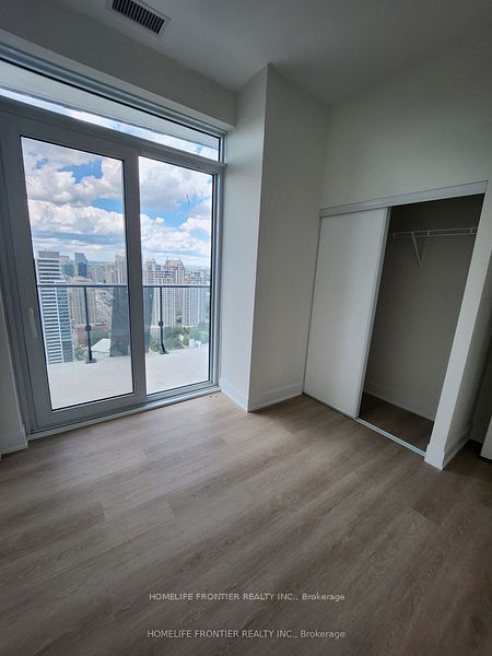 #ph05 - 15 Ellerslie Avenue Property Photo 2