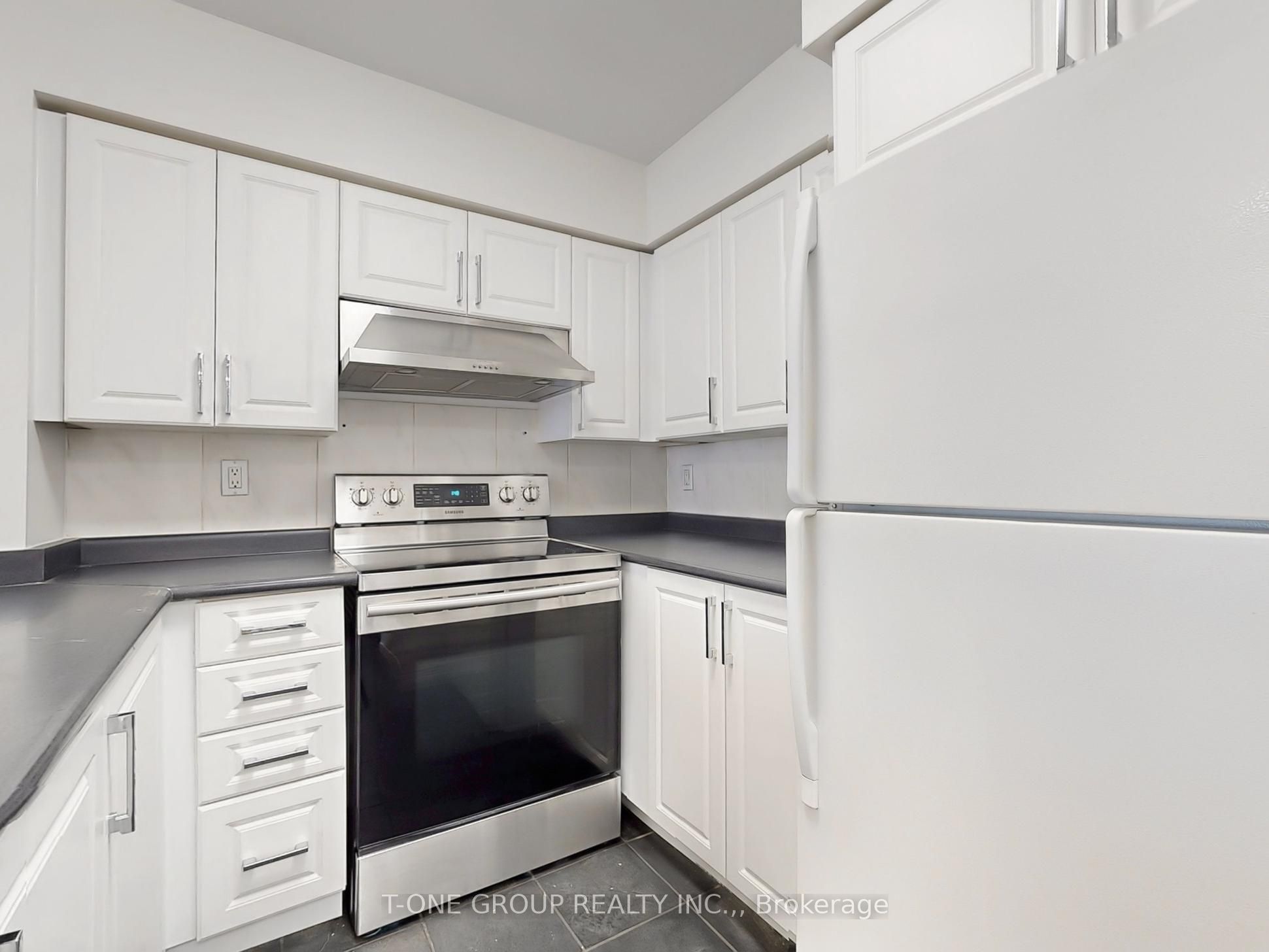 #1607 - 388 Bloor Street Property Photo 11