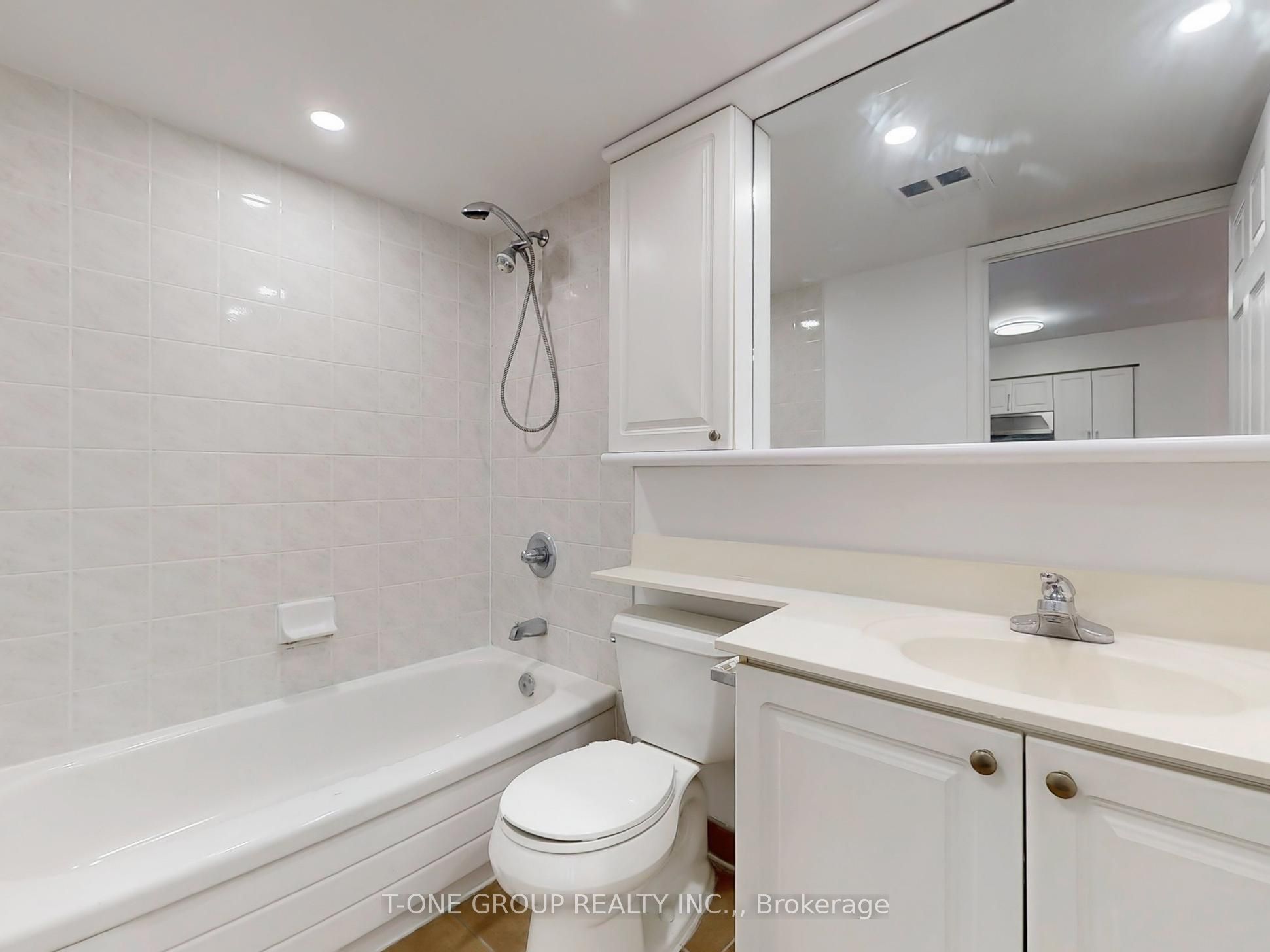 #1607 - 388 Bloor Street Property Photo 22