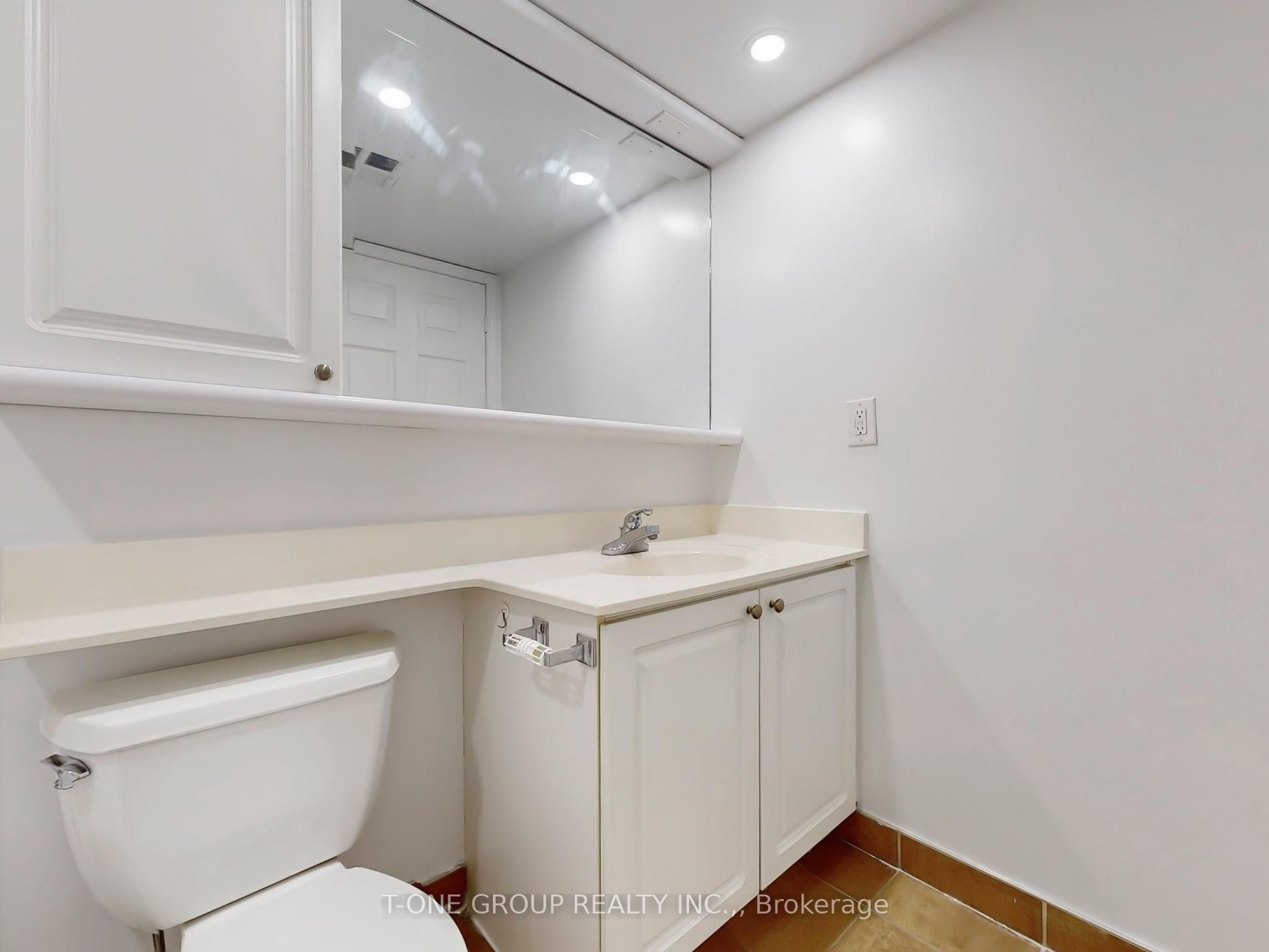 #1607 - 388 Bloor Street Property Photo 23