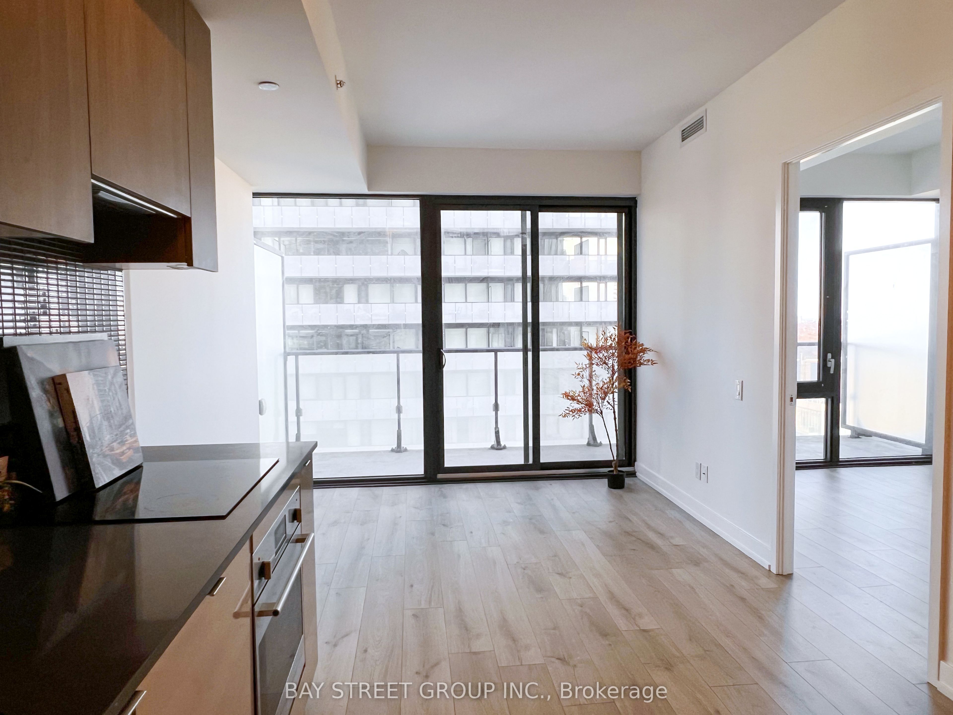 #2707 - 161 Roehampton Avenue Property Photo 3
