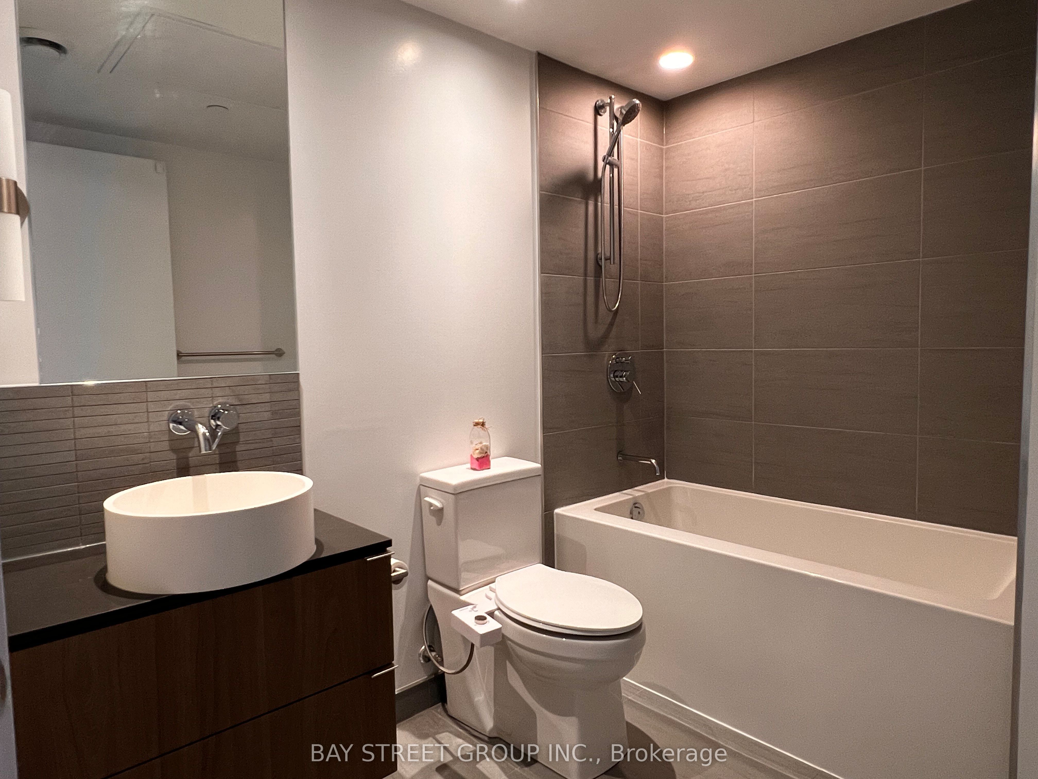 #2707 - 161 Roehampton Avenue Property Photo 8