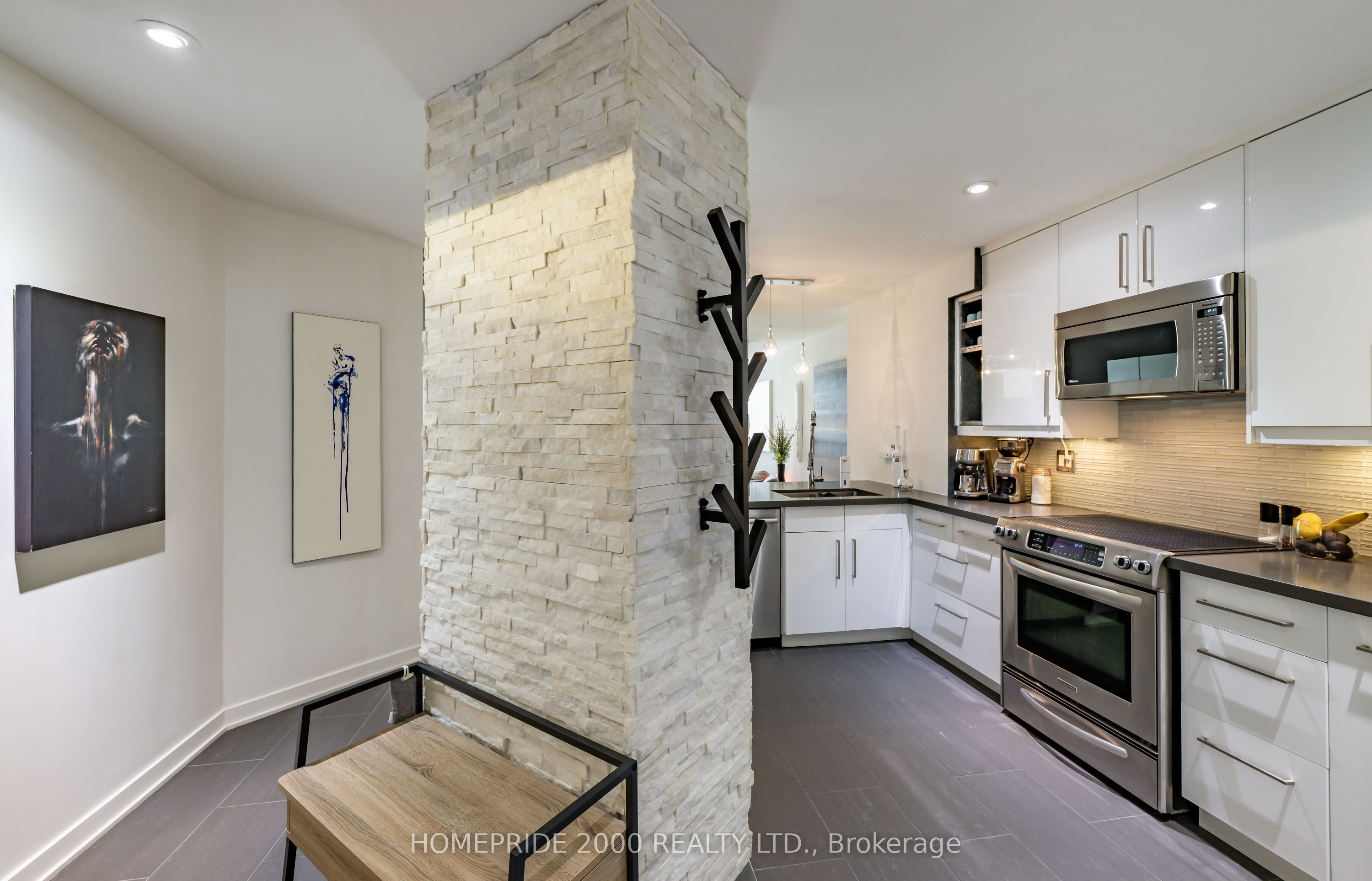 24 Wellesley Street W 315 Property Photo 3