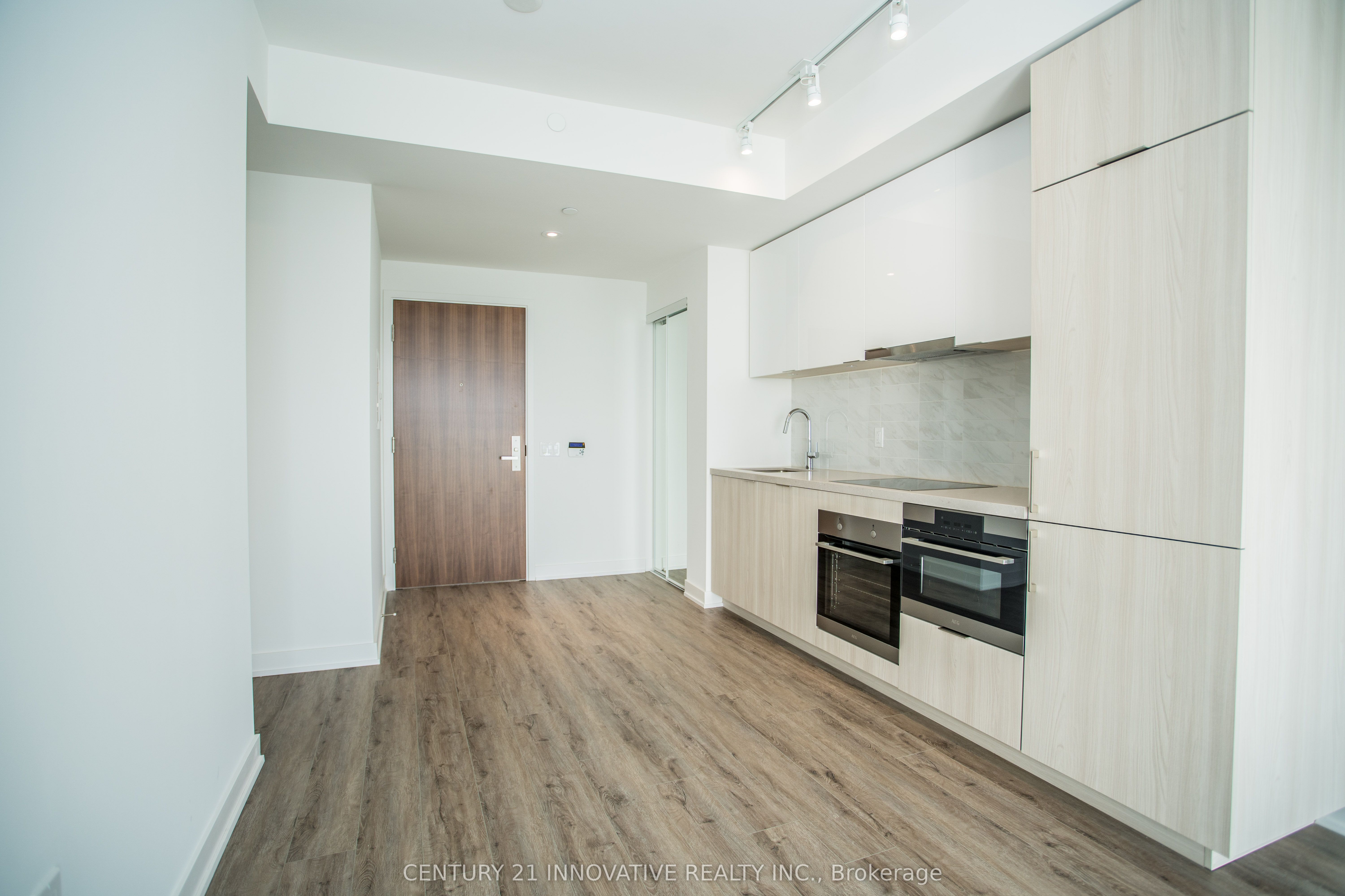 15 Queens Quay N/a E 2403 Property Photo 8