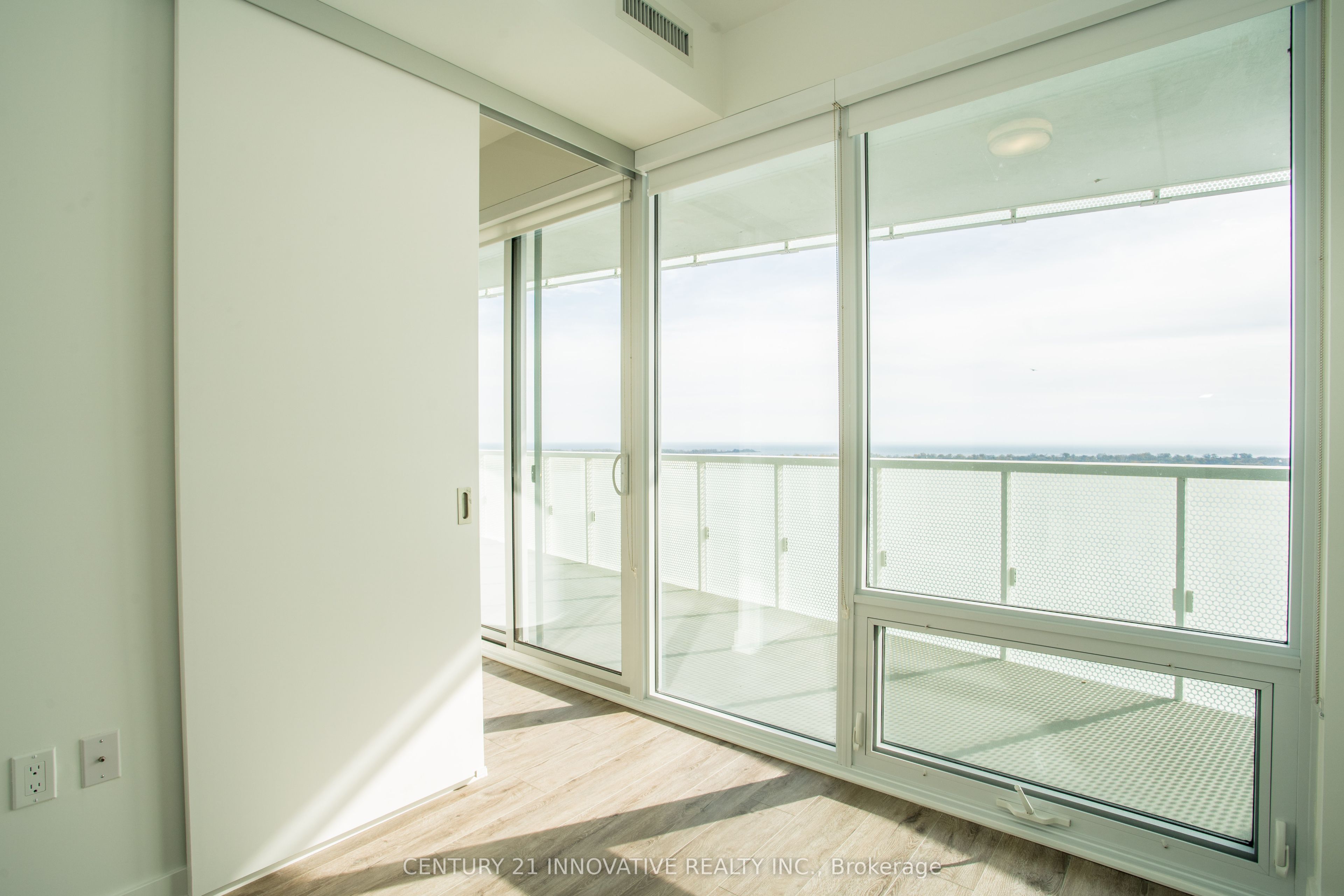 15 Queens Quay N/a E 2403 Property Photo 10