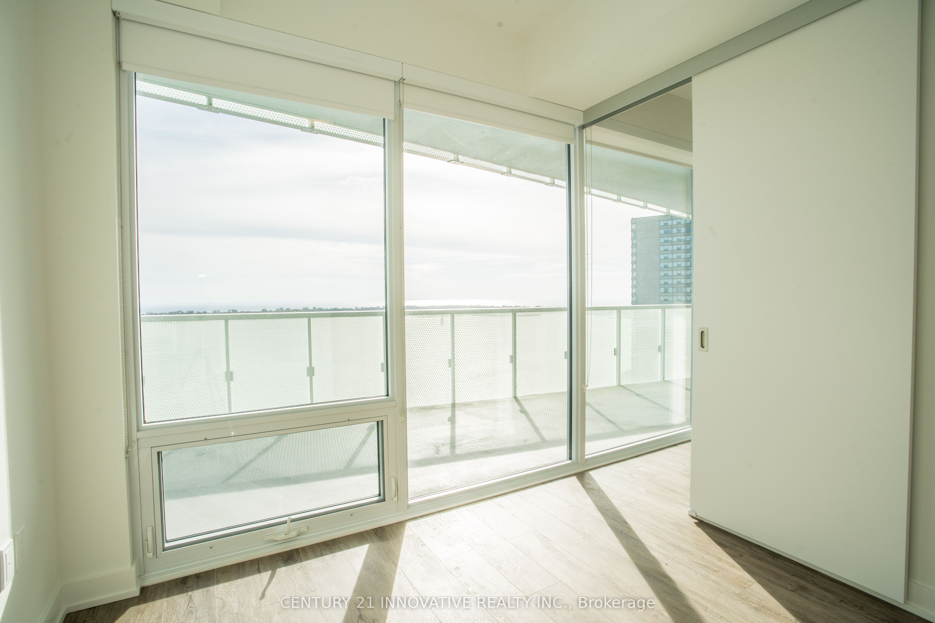 15 Queens Quay N/a E 2403 Property Photo 12
