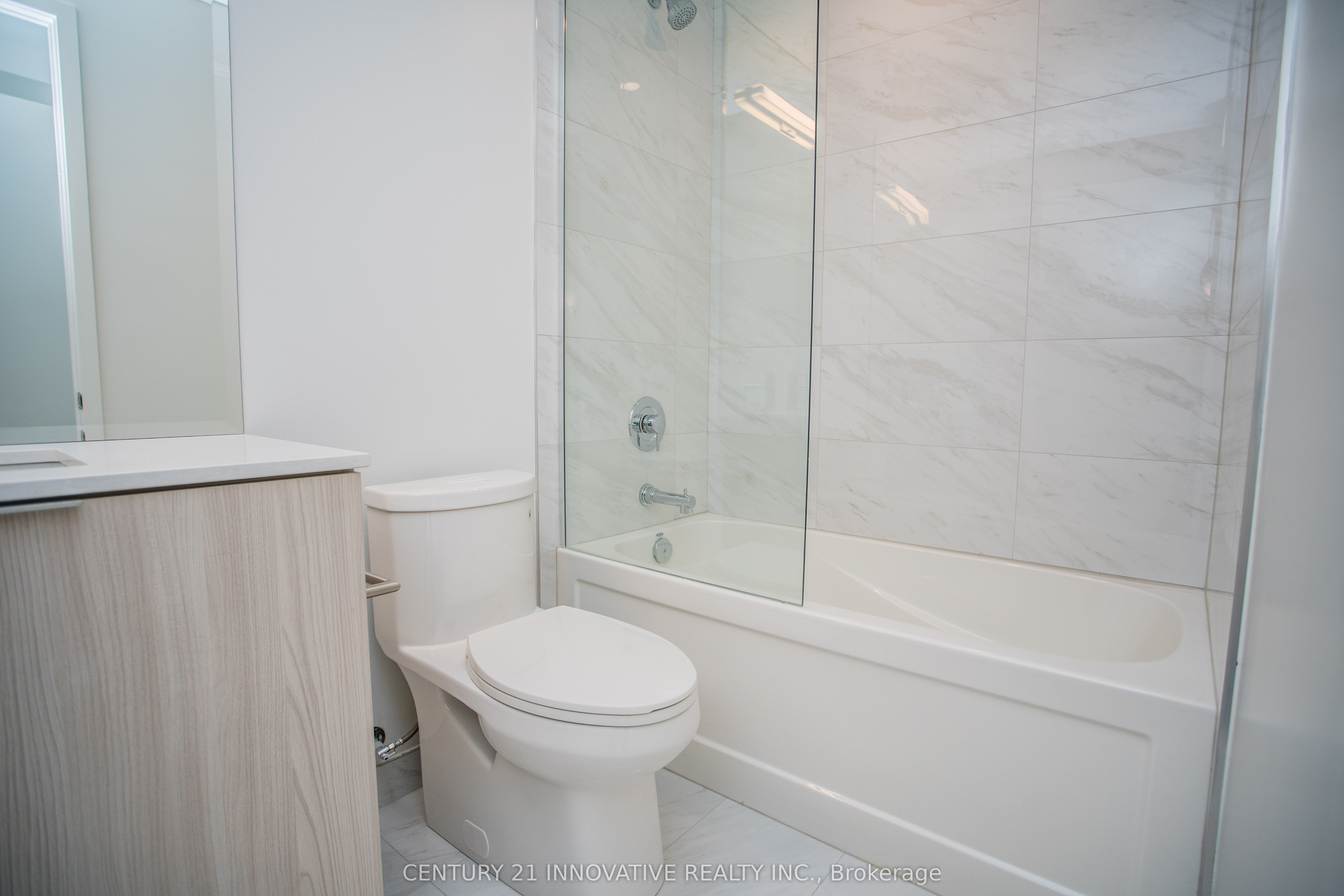 15 Queens Quay N/a E 2403 Property Photo 16