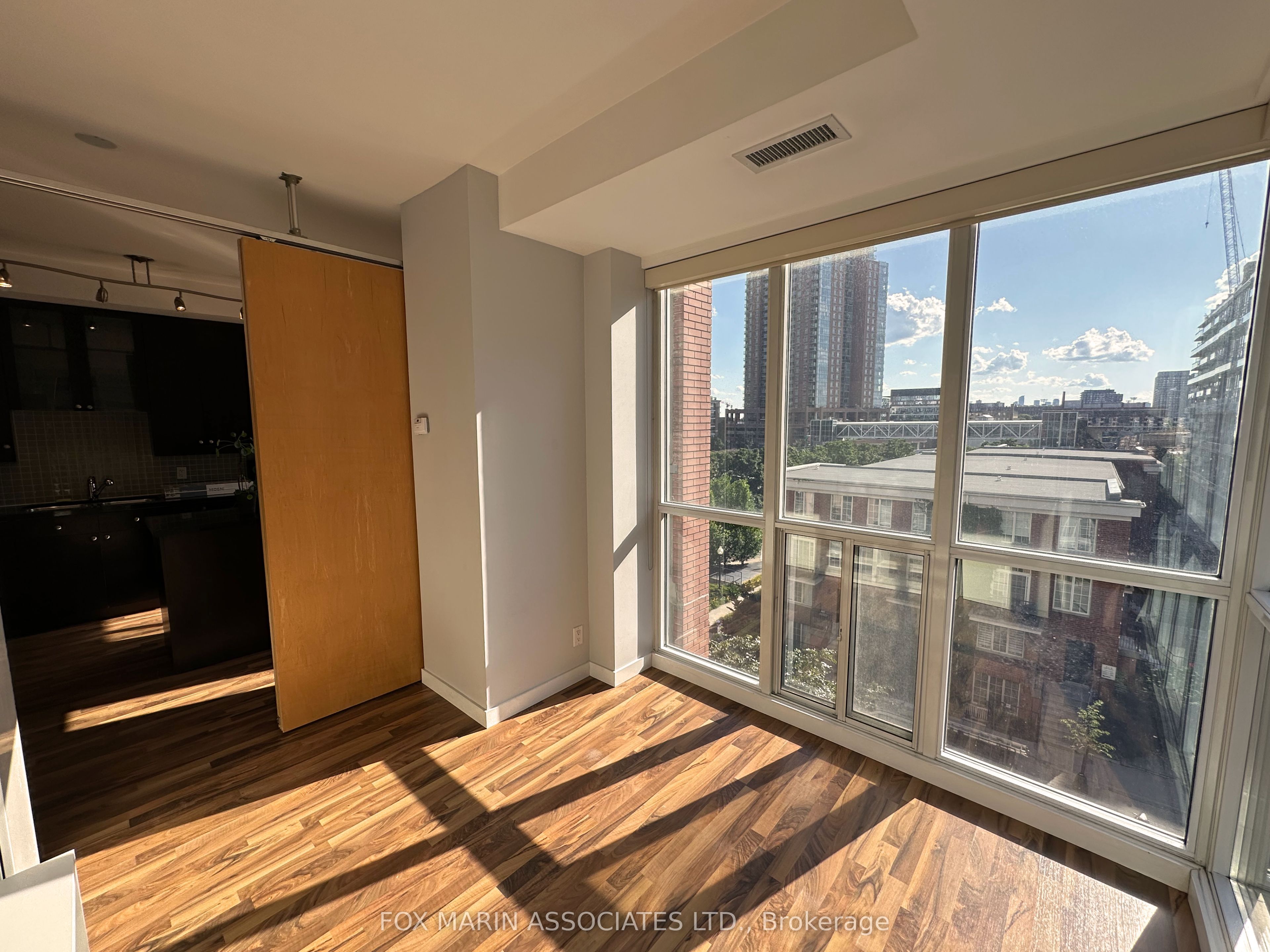 #526 - 1 Shaw Street Property Photo 6